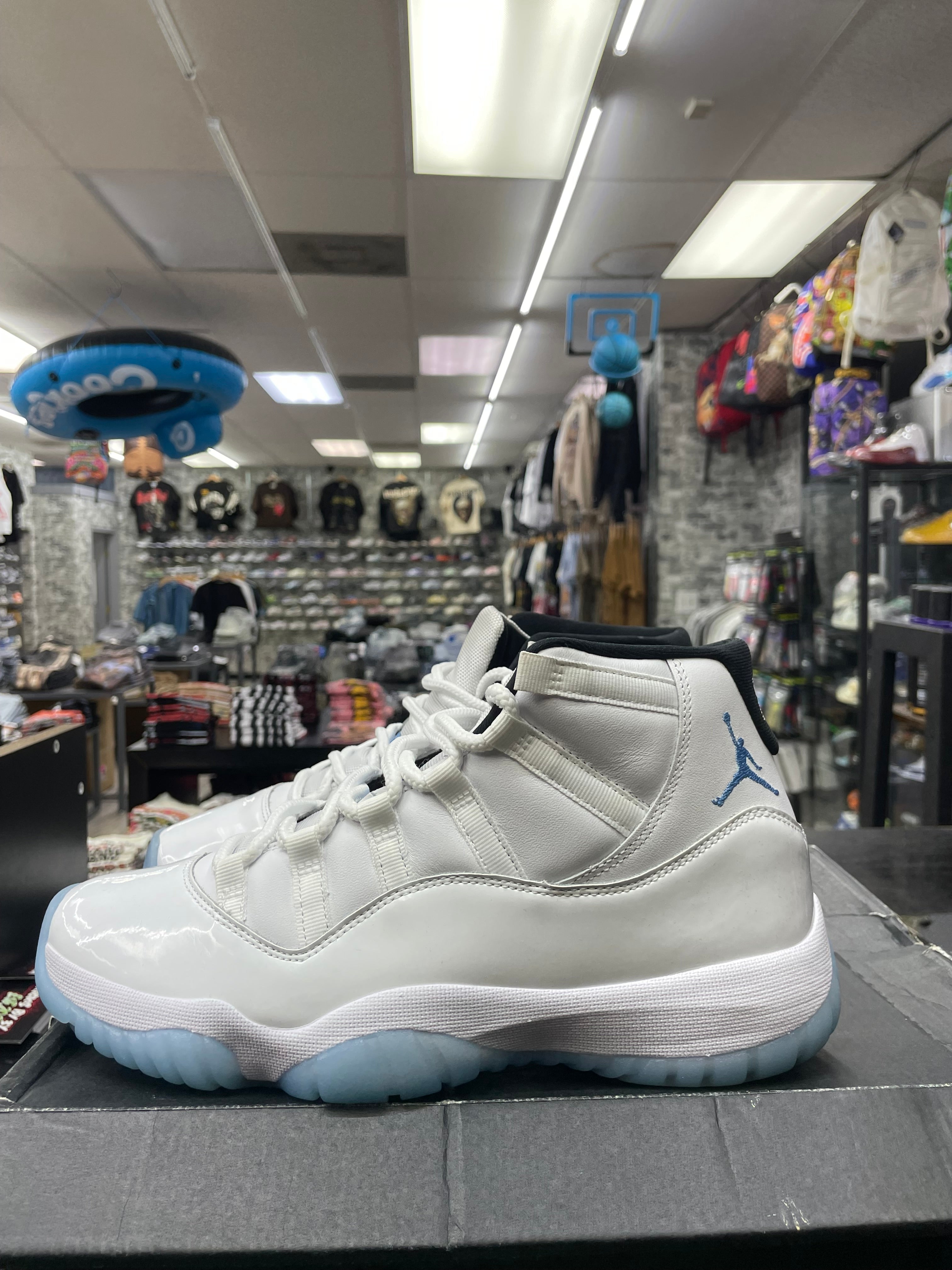 Air Jordan Retro 11 "Legend Blue" *Size 8.5 Preowned*