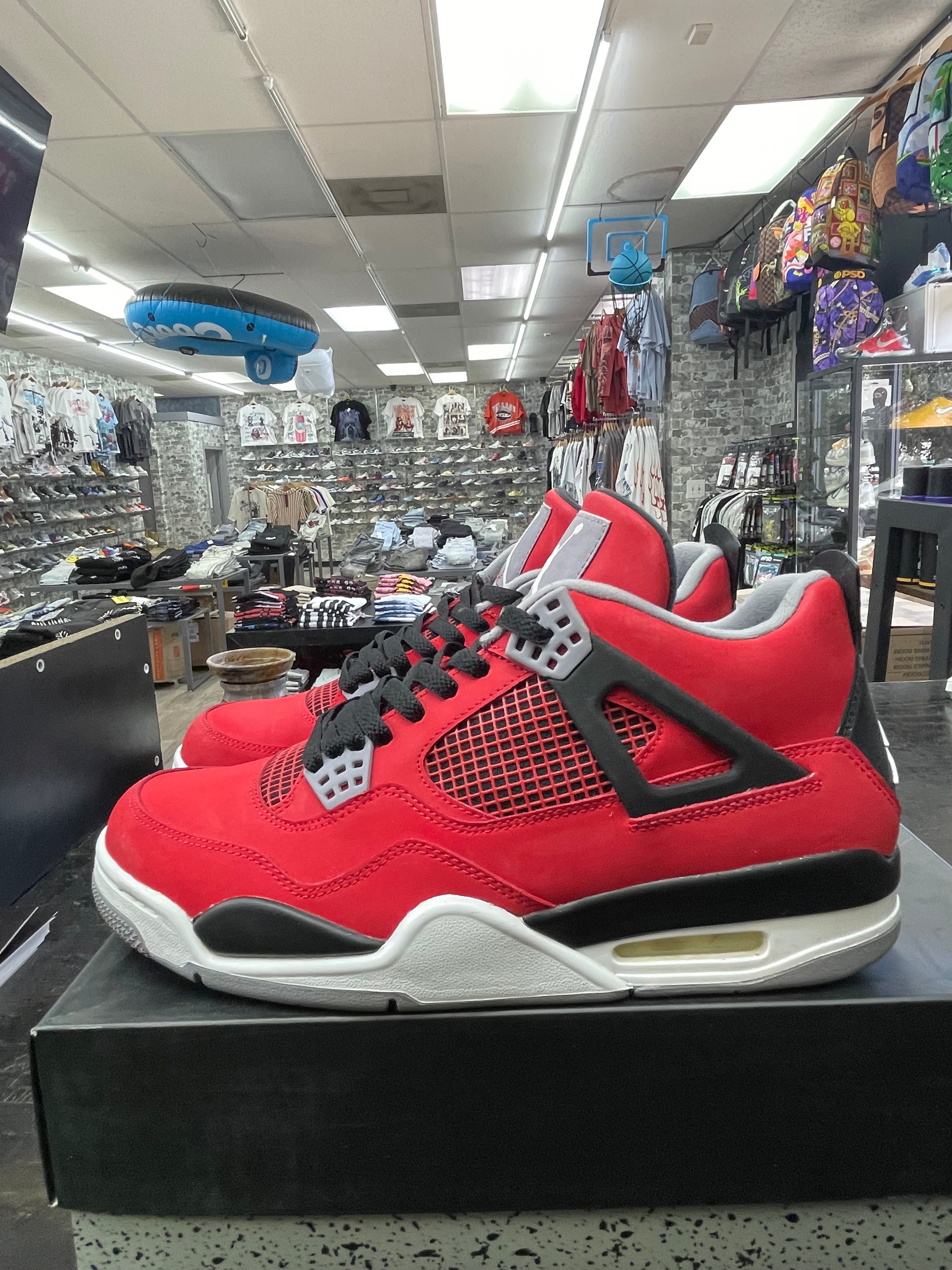 Air Jordan Retro 4 “Toro Bravo” *Size 10.5 Preowned* (308497-603)
