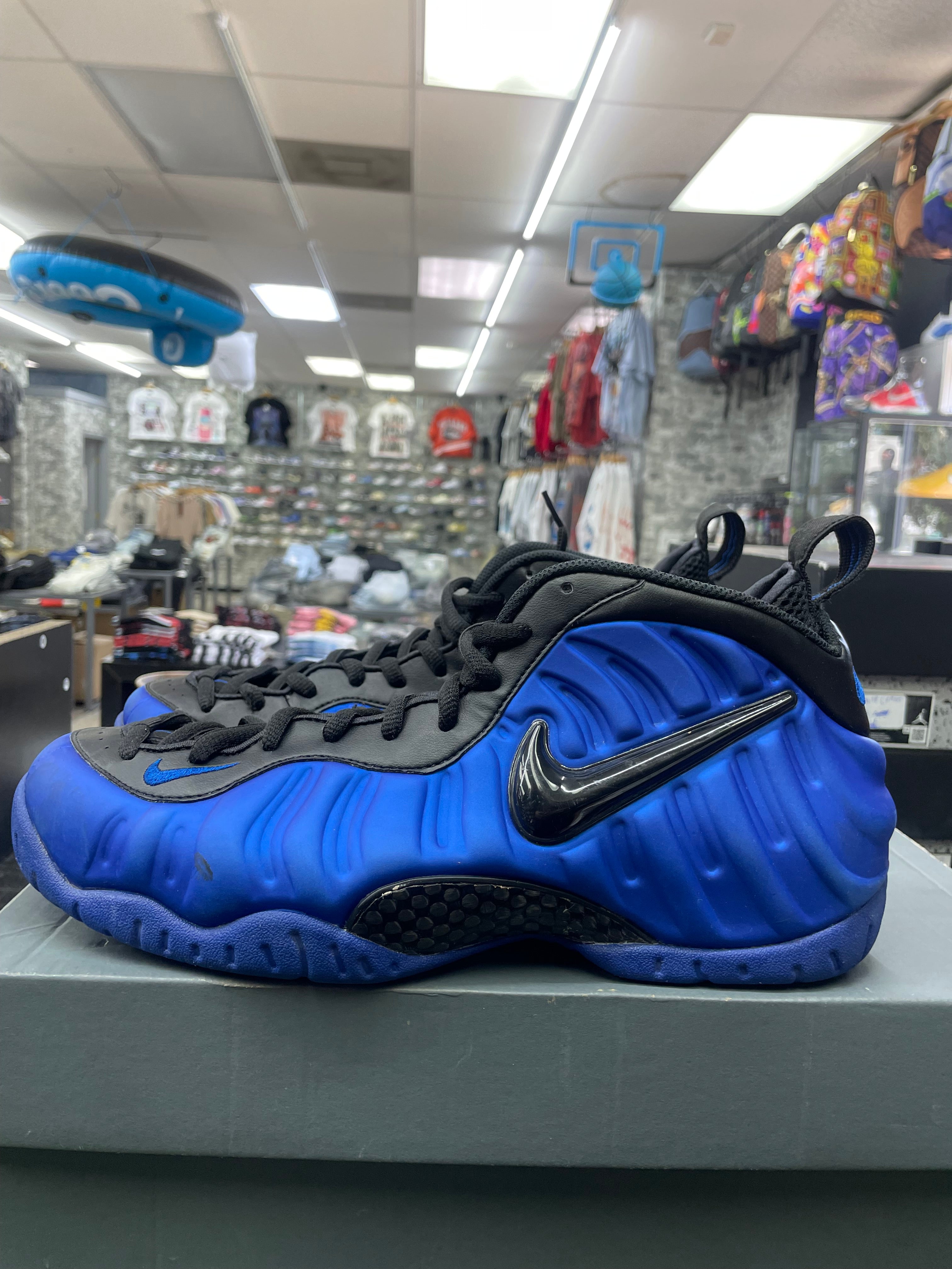 Nike Air Foamposite “Hyper Cobalt” *Size 11 Preowned* (624041-403)