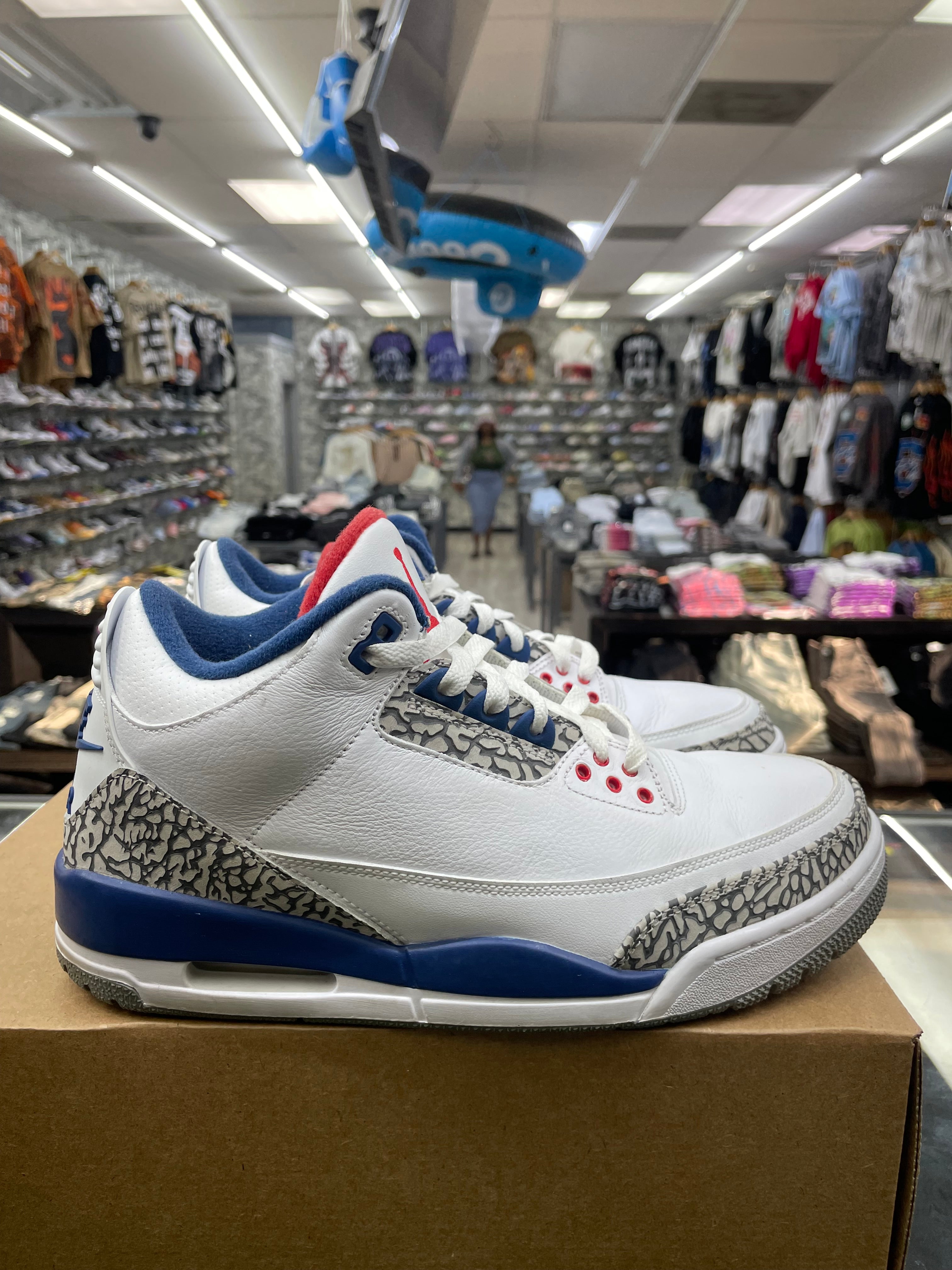 Air Jordan Retro 3 “True Blue” *Size 9.5 Preowned* (854262-106)