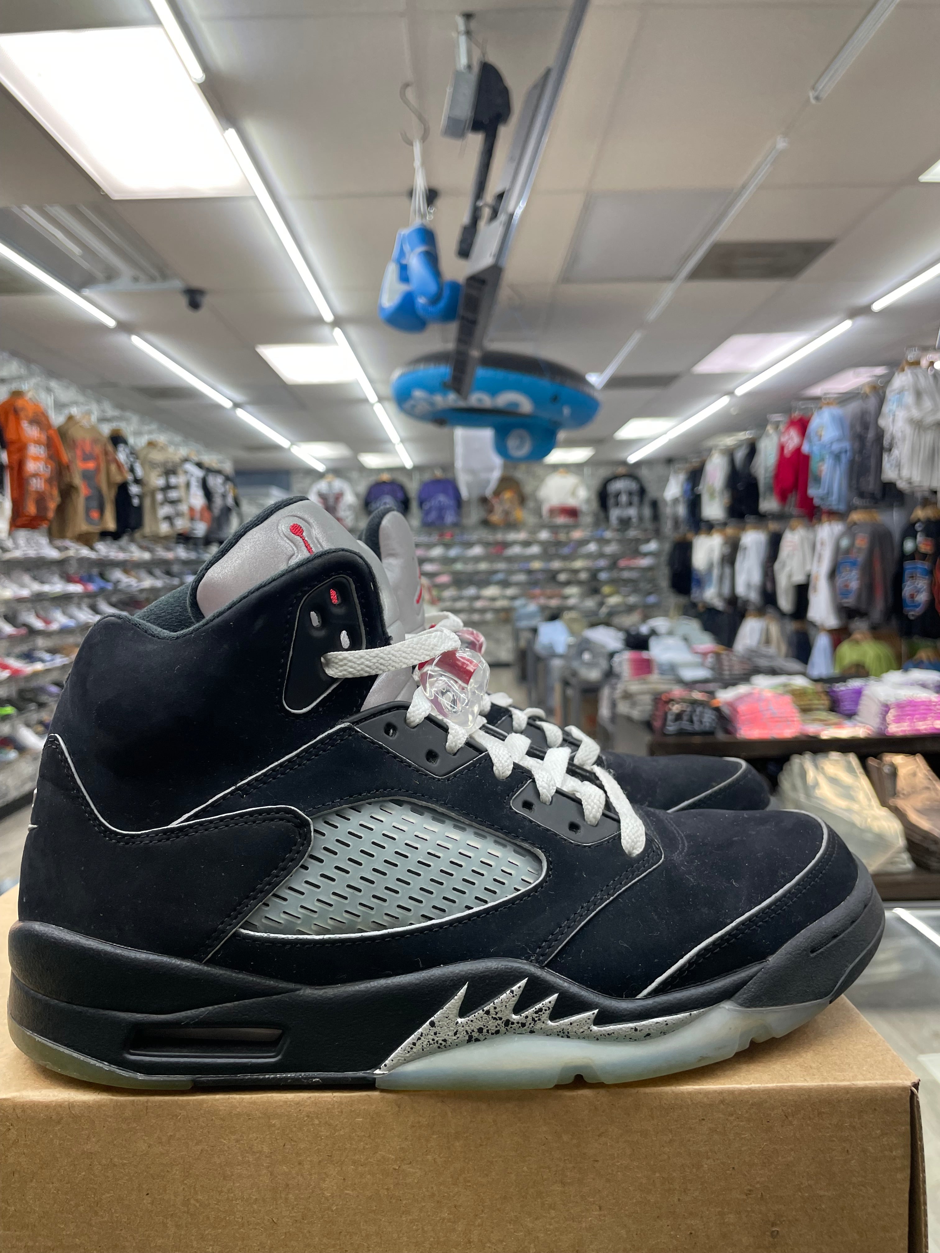 Air Jordan Retro 5 “Reverse Metallic” *Size 9.5 Preowned* (HF3975-001)