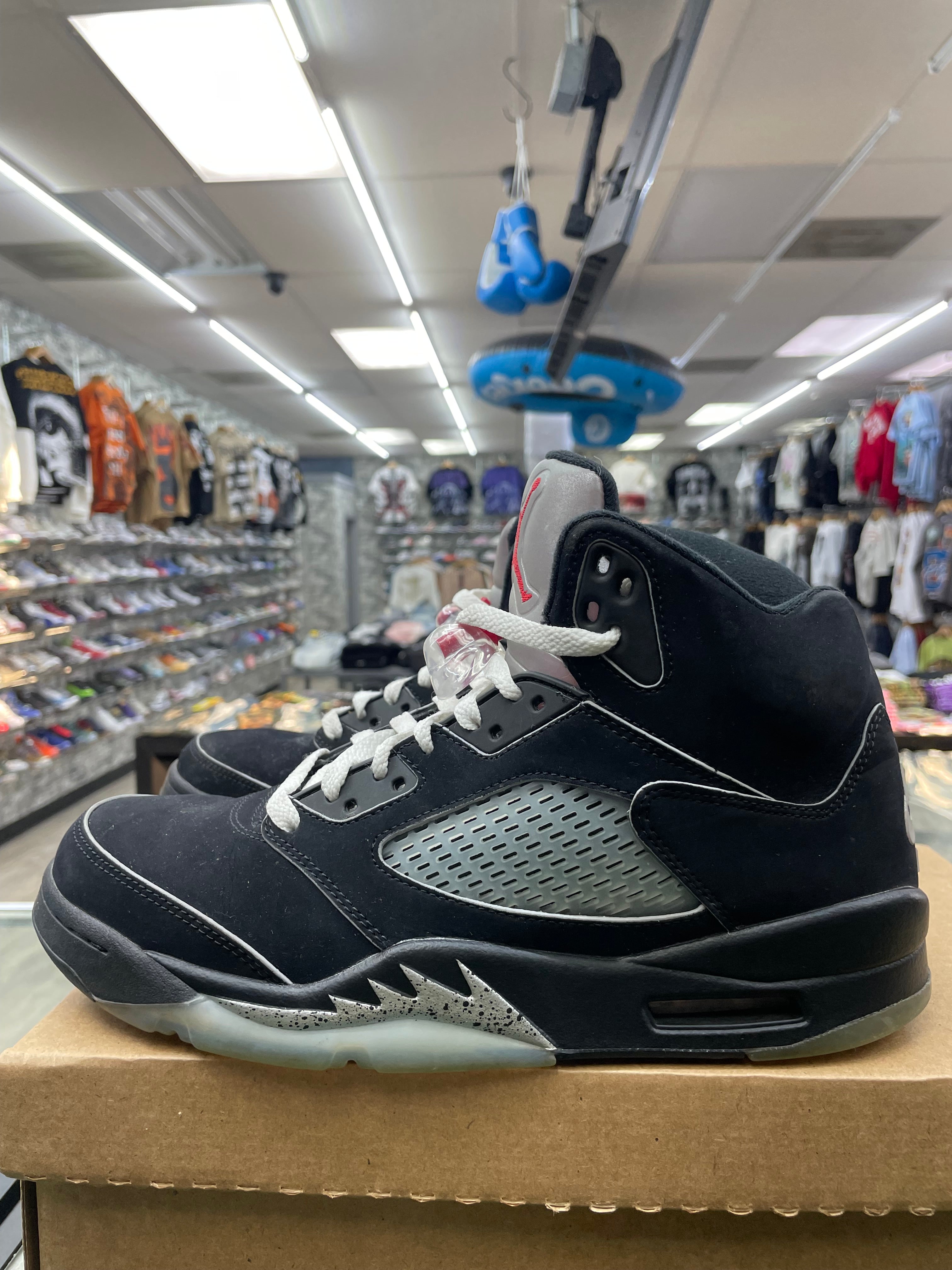 Air Jordan Retro 5 “Reverse Metallic” *Size 9.5 Preowned* (HF3975-001)