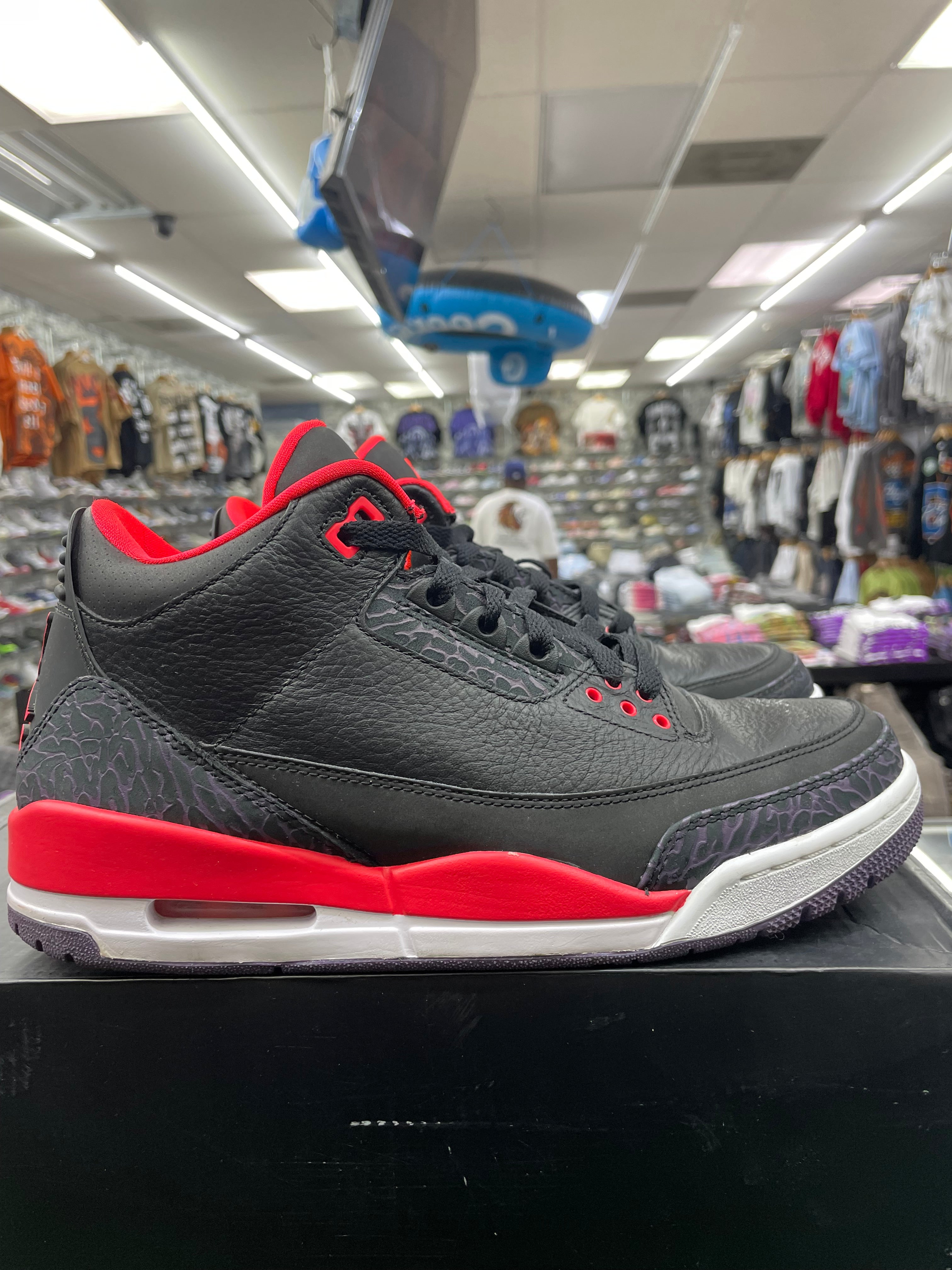 Air Jordan Retro 3 “Crimson” *Size 9 Preowned* (136064-005)