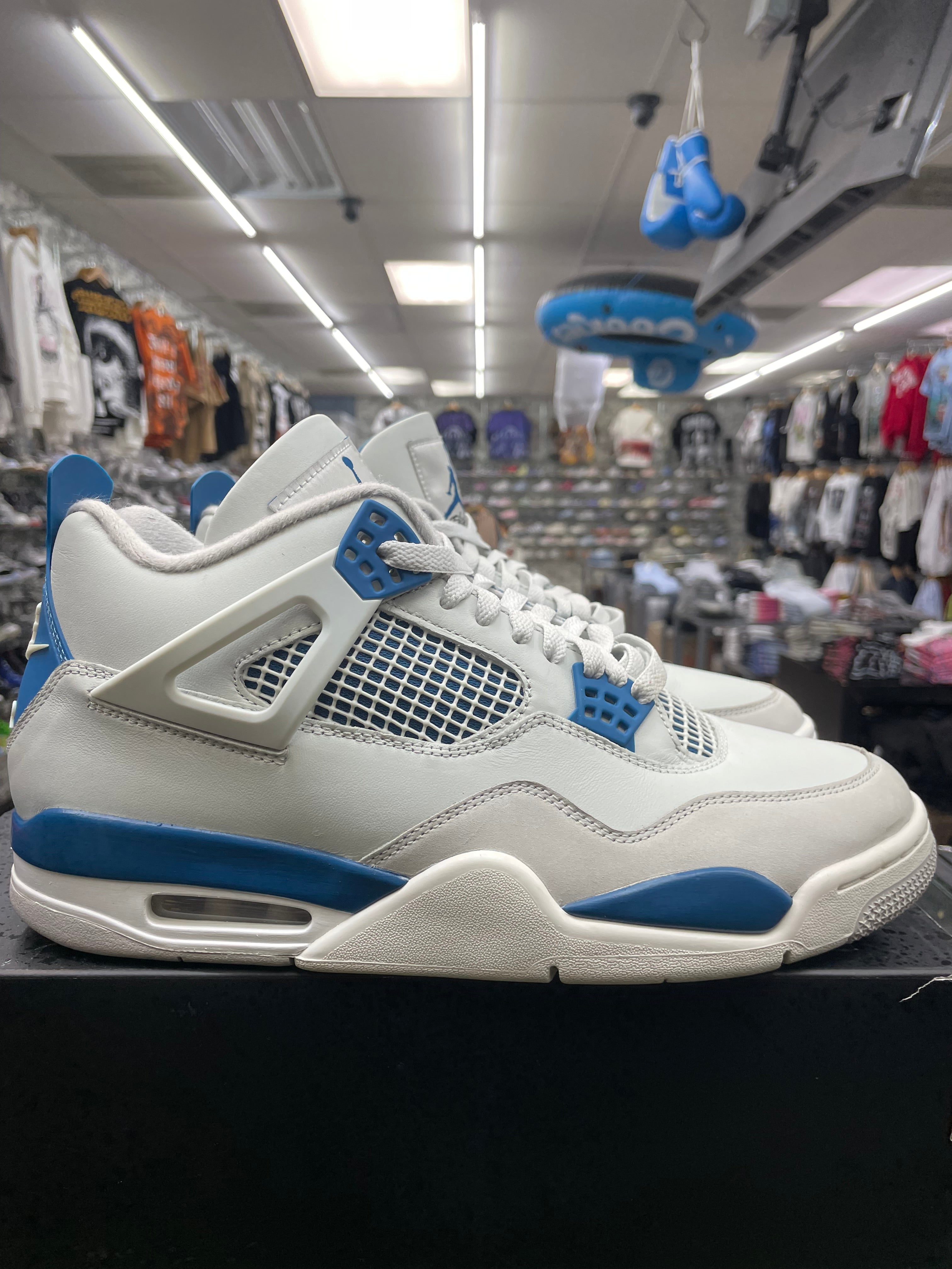 Air Jordan Retro 4 “Military Blue” *Size 11 Preowned* (FV5029-141)