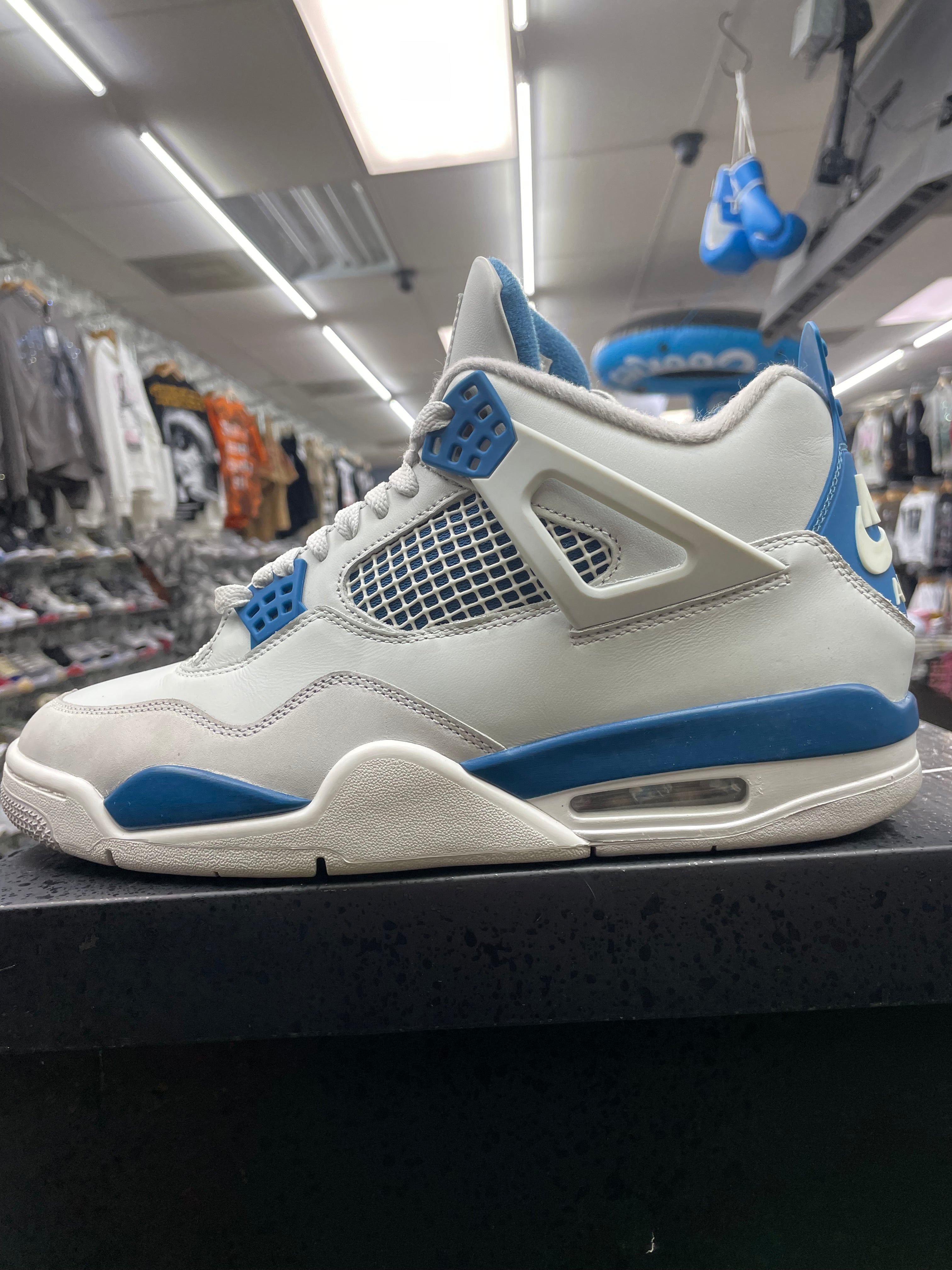 Air Jordan Retro 4 “Military Blue” *Size 11 Preowned* (FV5029-141)