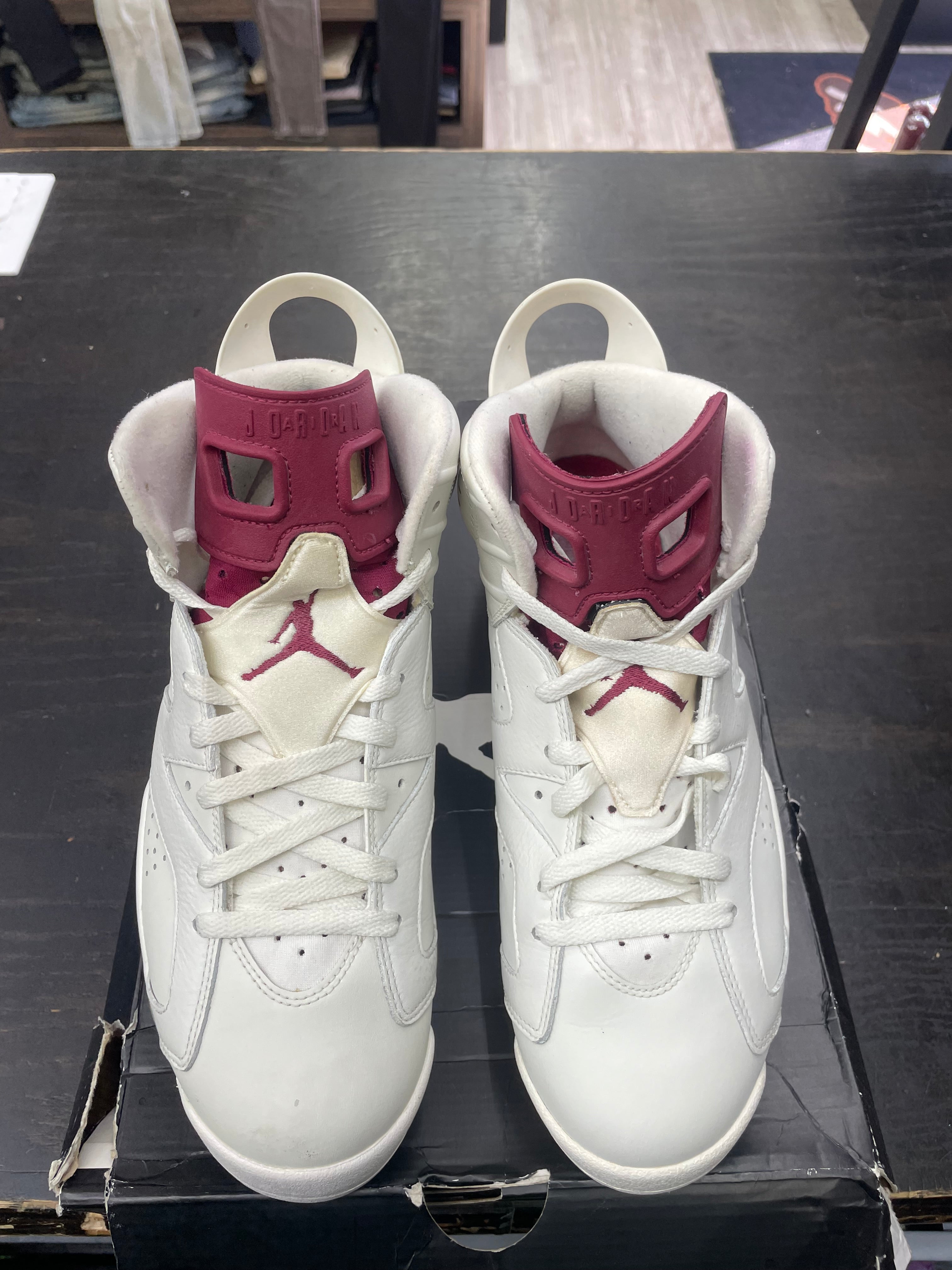 Air Jordan Retro 6 “Maroon” *Size 9.5 Preowned* (384664-116)