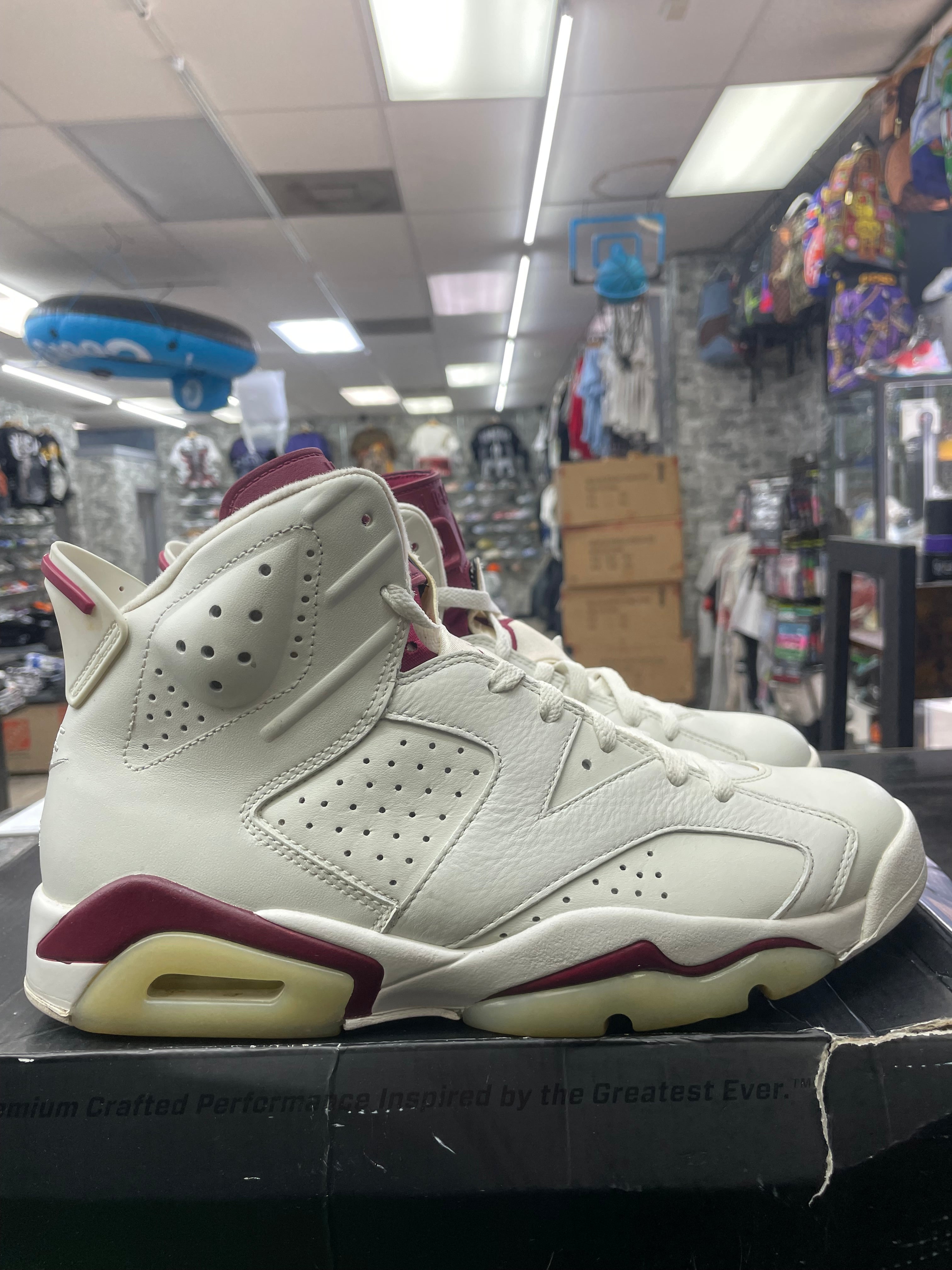 Air Jordan Retro 6 “Maroon” *Size 9.5 Preowned* (384664-116)