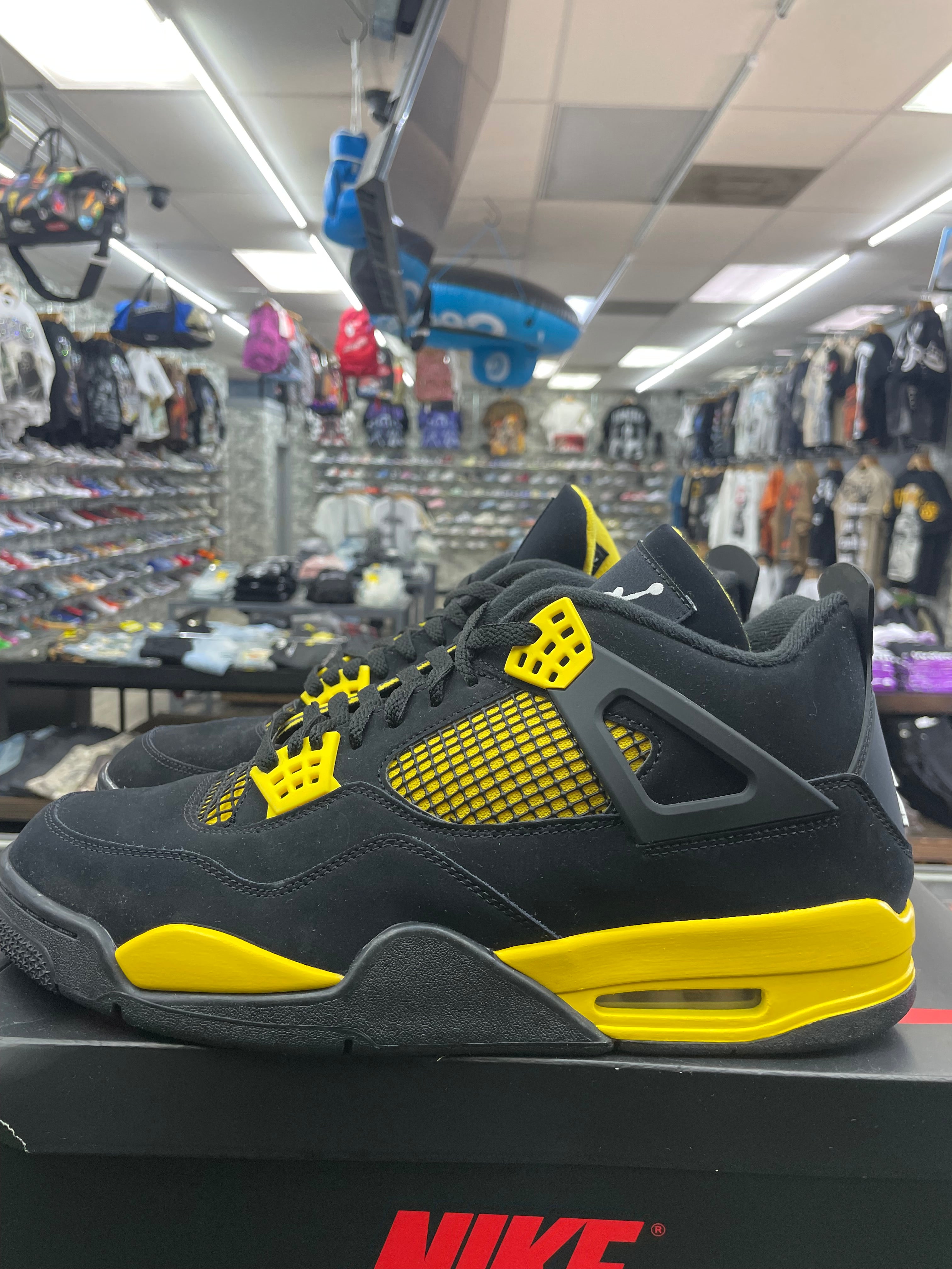 Air Jordan Retro 4 “Thunder” *Size 13 Preowned* (DH6927-017)