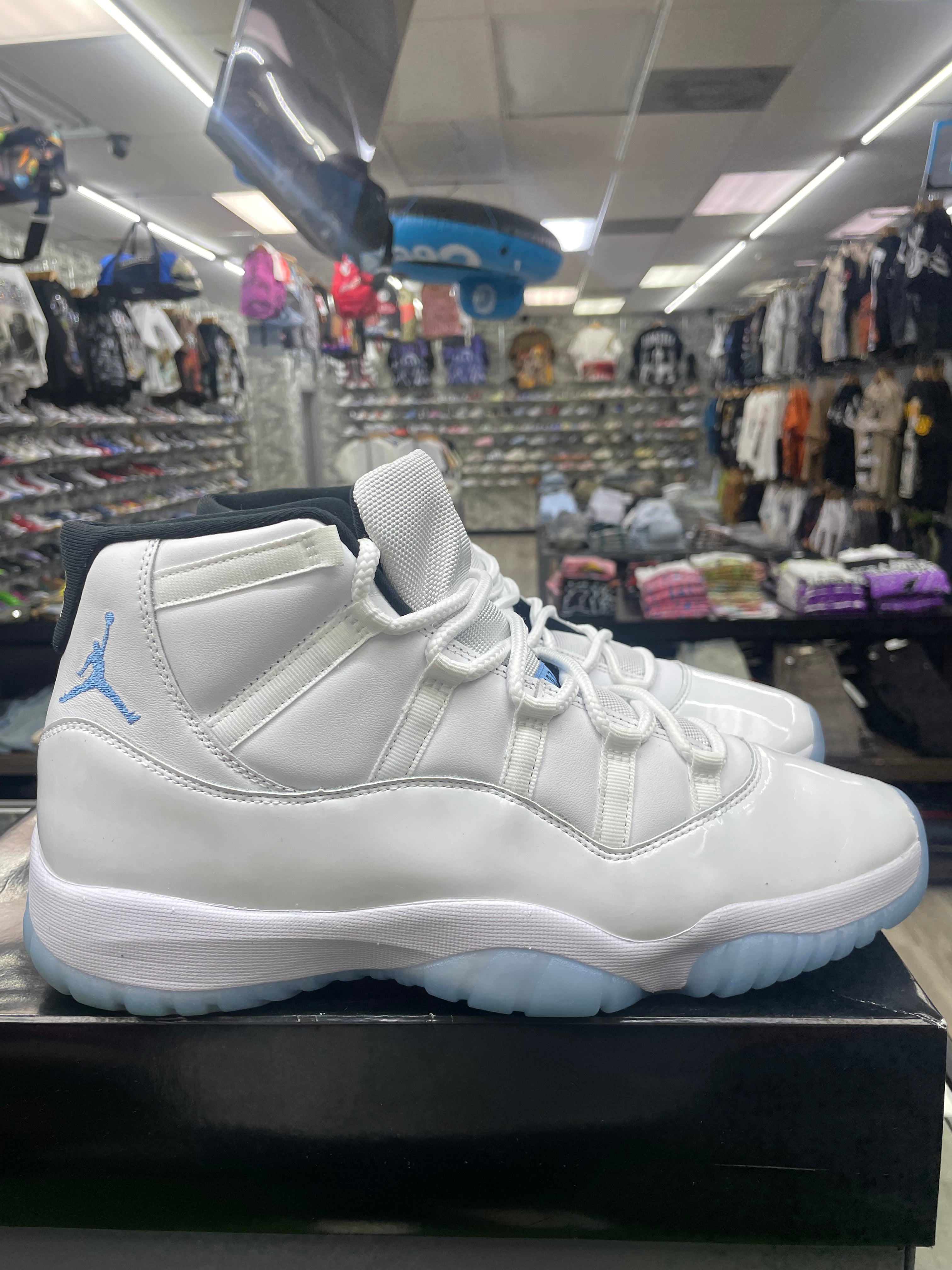 Air Jordan Retro 11 “Legend Blue” *Size 12 Preowned* (CT8012-104)