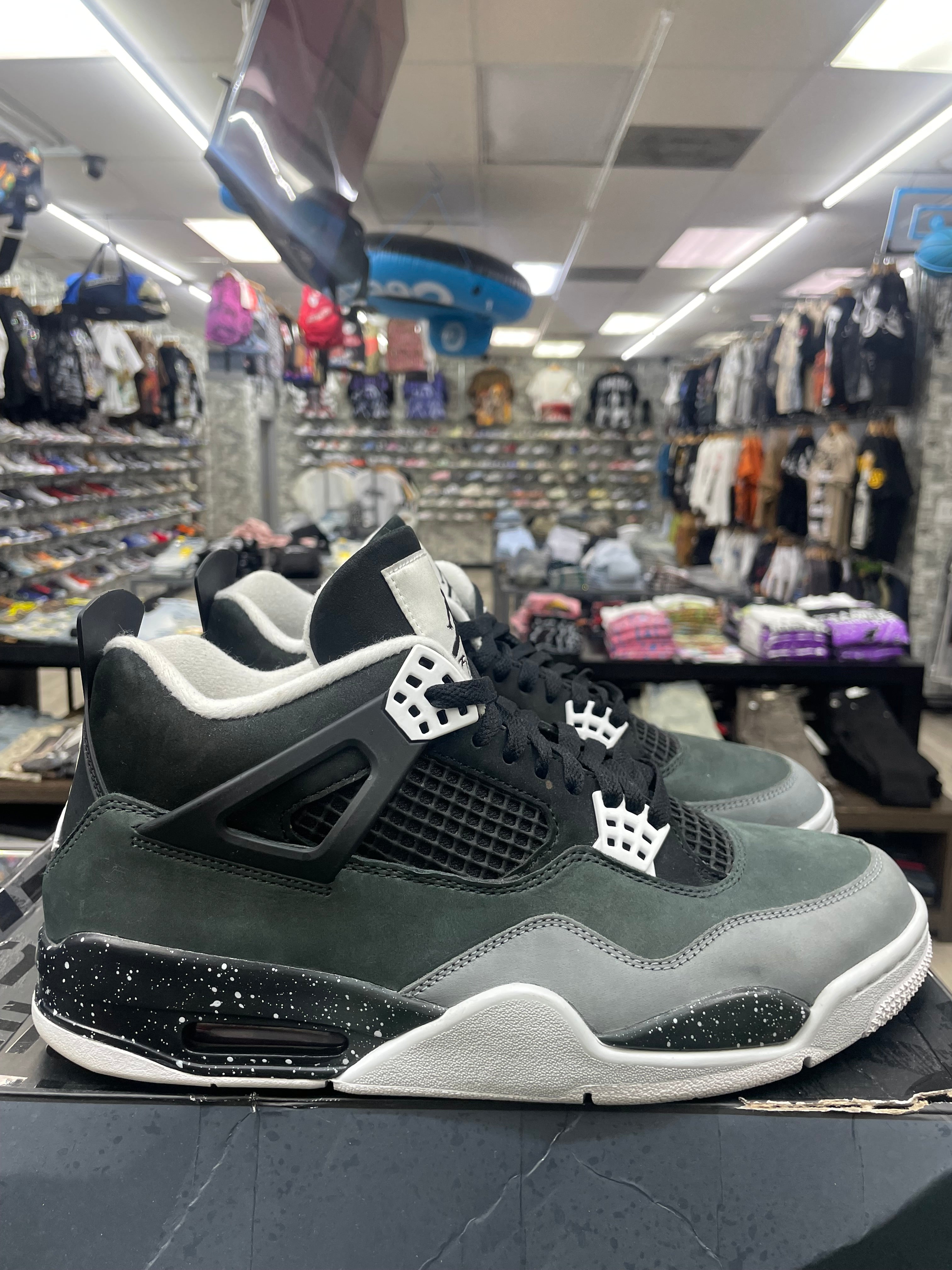 Air Jordan Retro 4 “Fear” *Size 11.5 Preowned* (FQ8138-002)