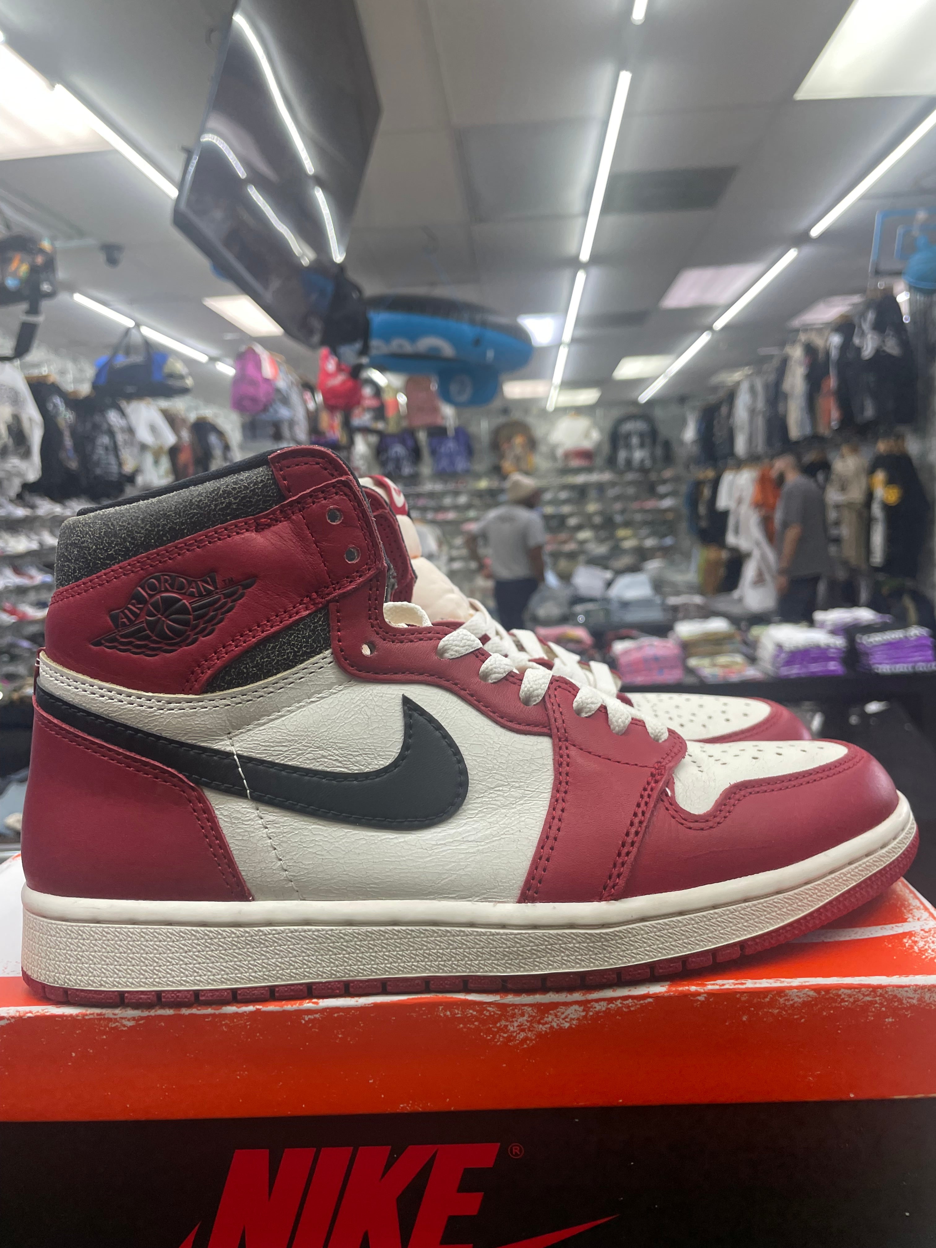Air Jordan 1 “Chicago Lost And Found” *Size 9.5 Preowned* (DZ5485-612)