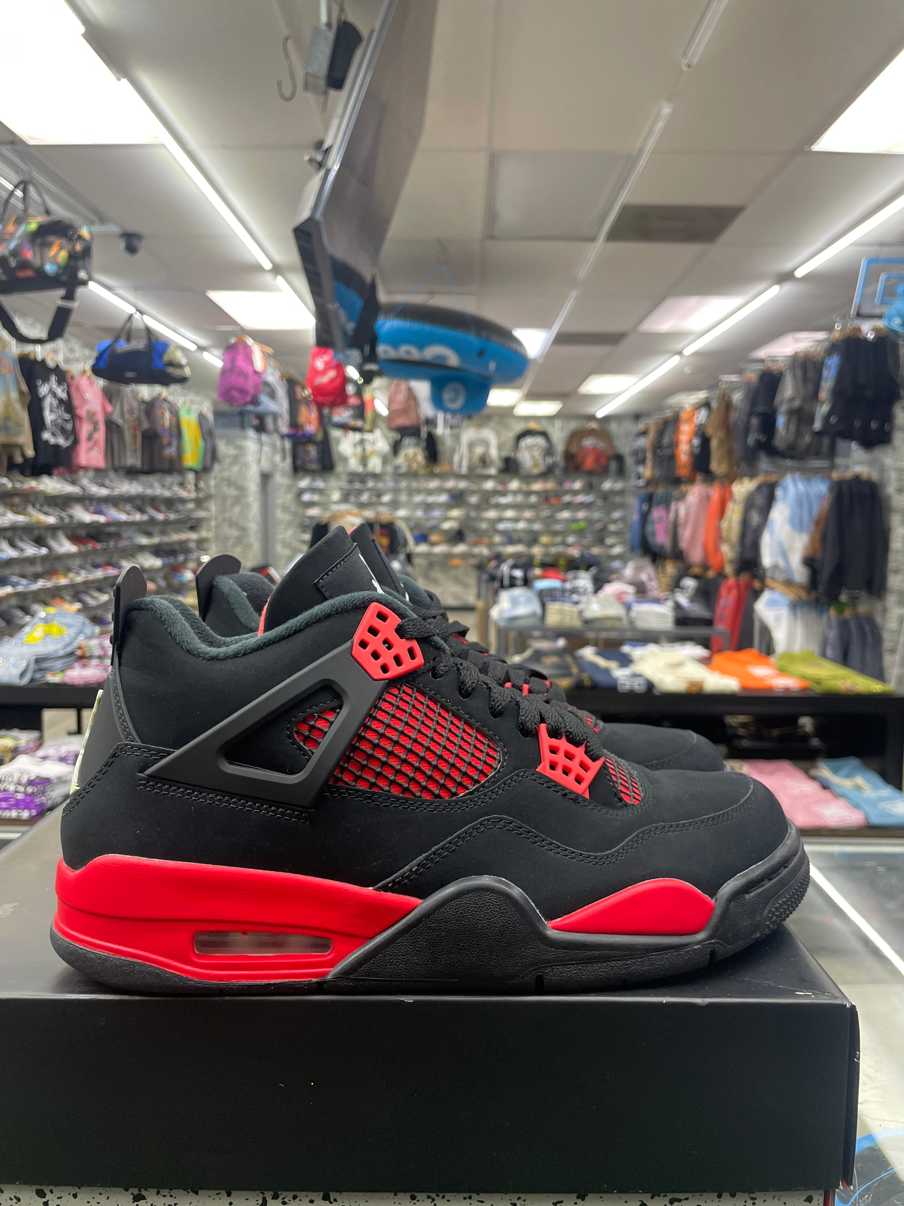 Air Jordan Retro 4 “Red Thunder” *Size 9 Preowned*