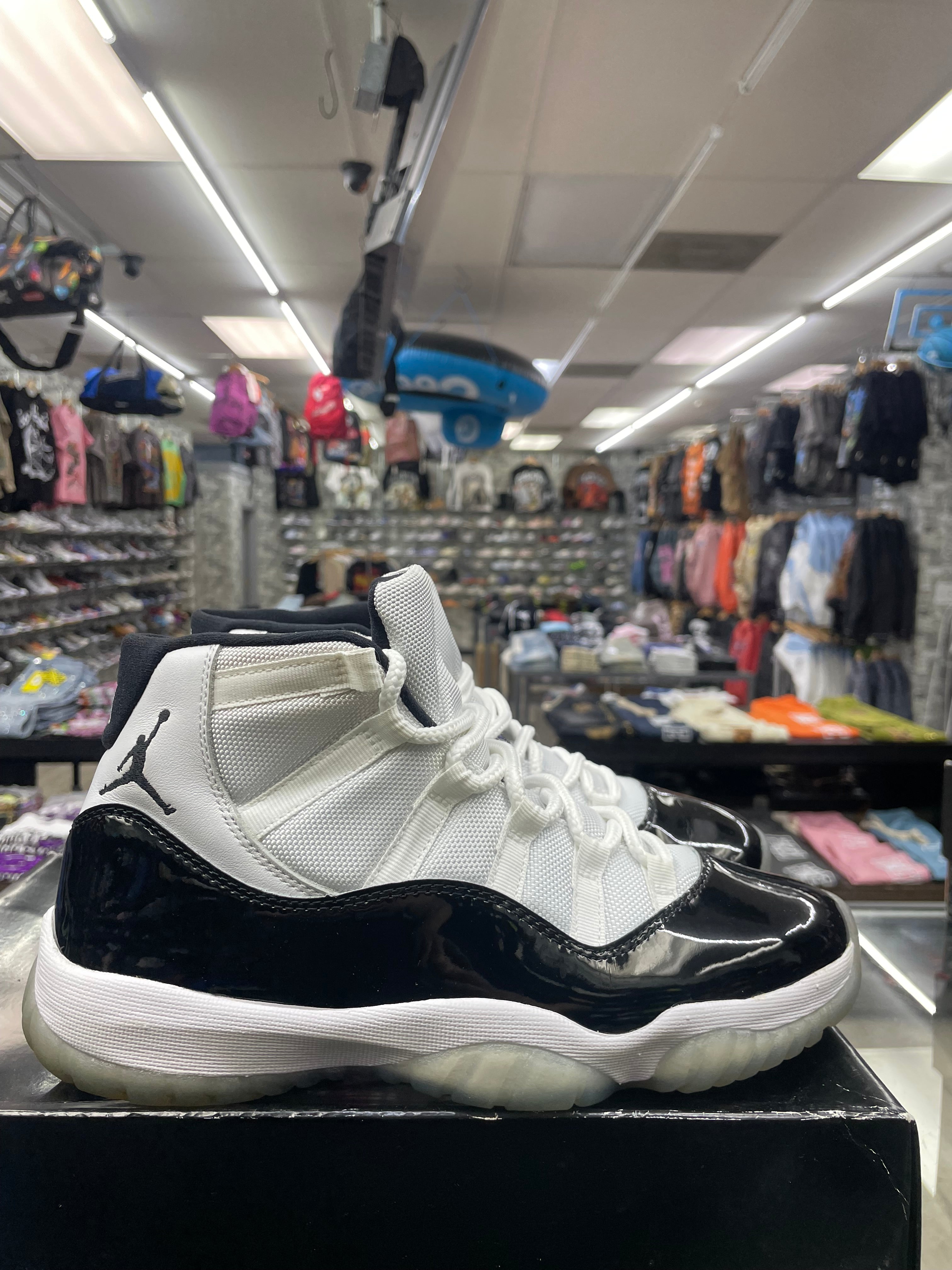 Air jordan About Retro 11 “Concord” *Size 8 Preowned*
