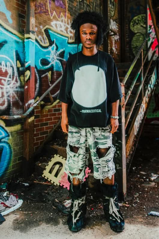 Pharmaeutical “200 MG” Cropped Tee (Black)