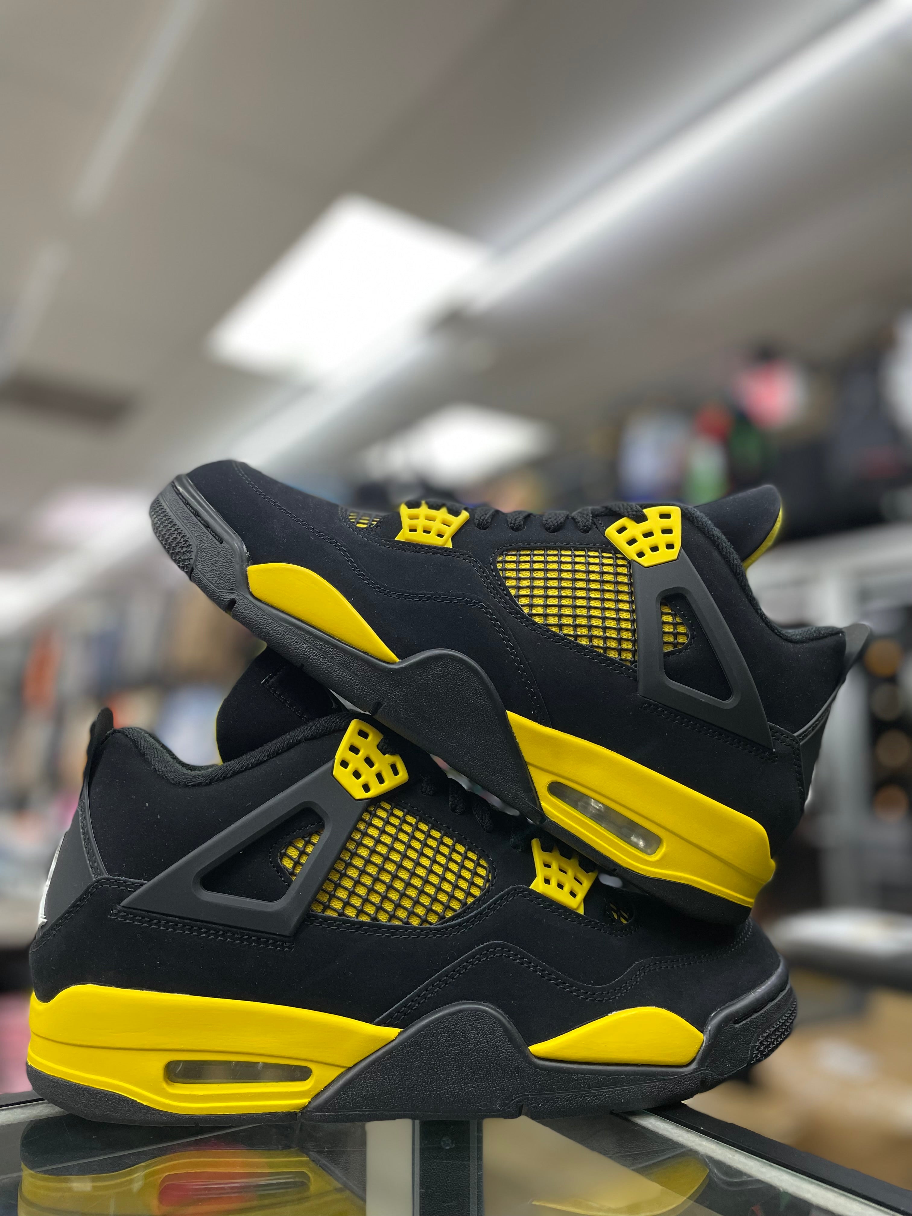 Air Jordan Retro 4 “Thunder”