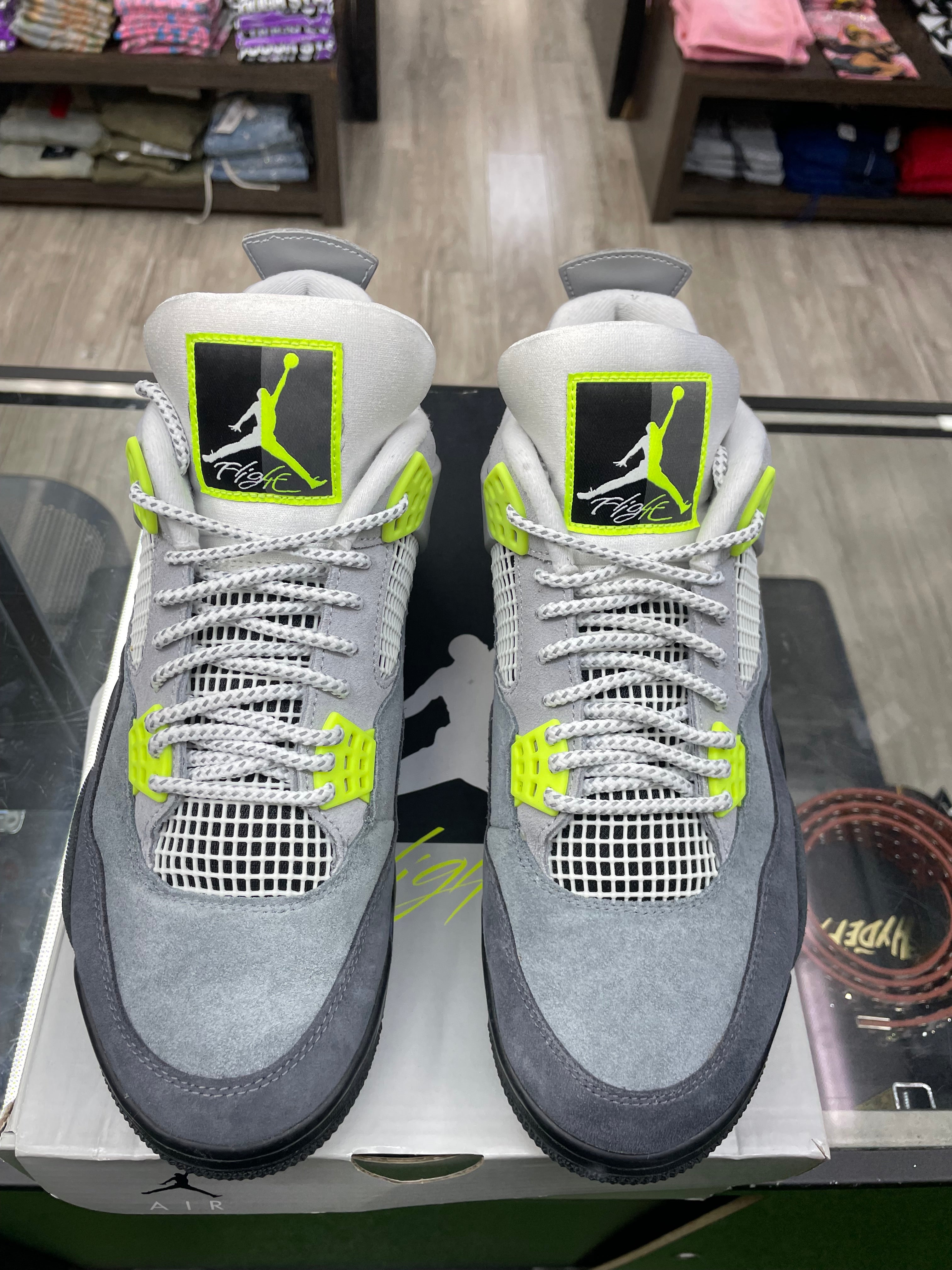 Air Jordan Retro 4 “SE 95 Neon” *Size 10 Preowned*