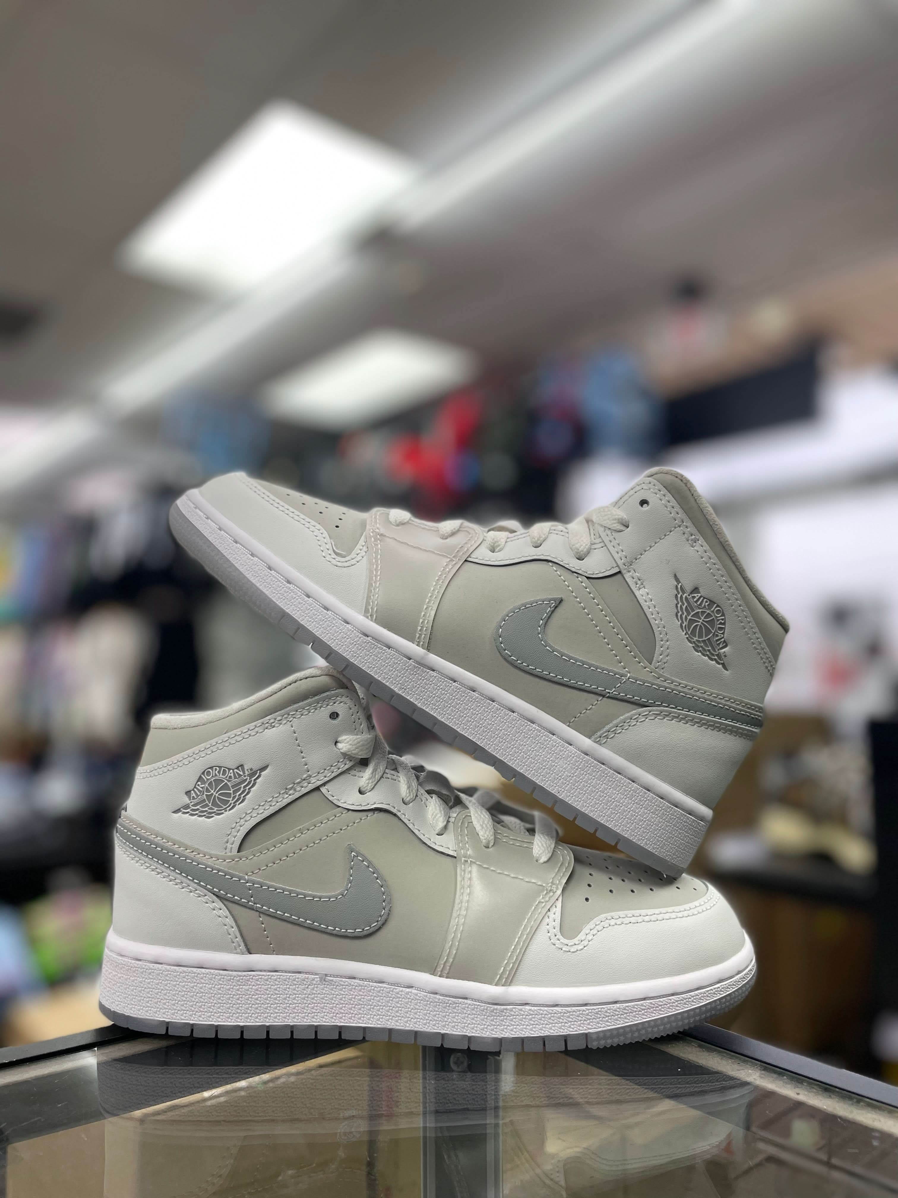 Air Jordan 1 “Metallic Silver” (GS)