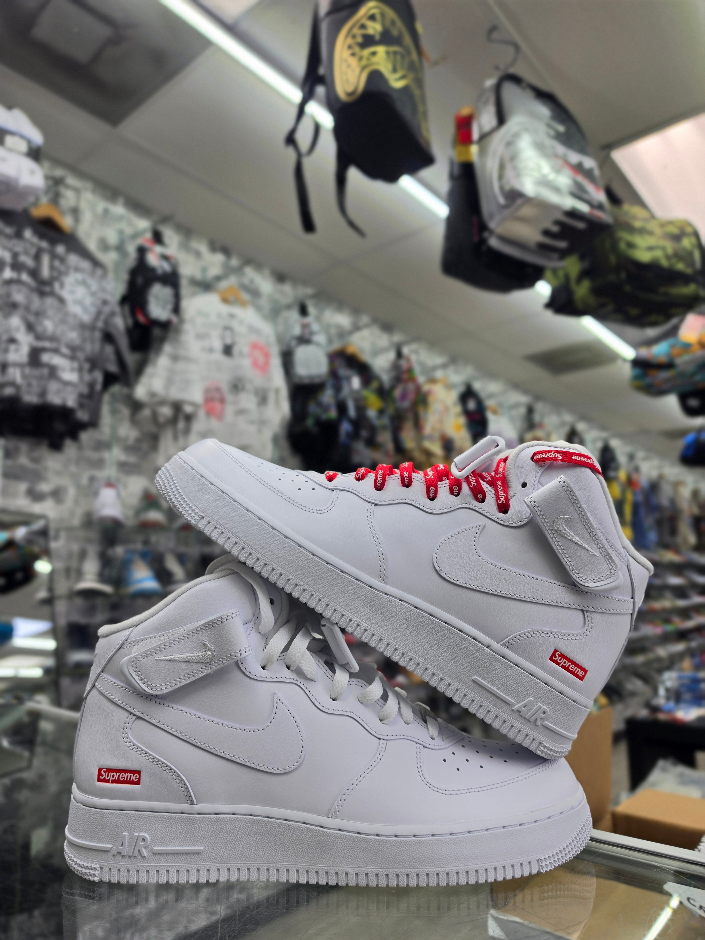 Nike Air Force 1 MID x Supreme 