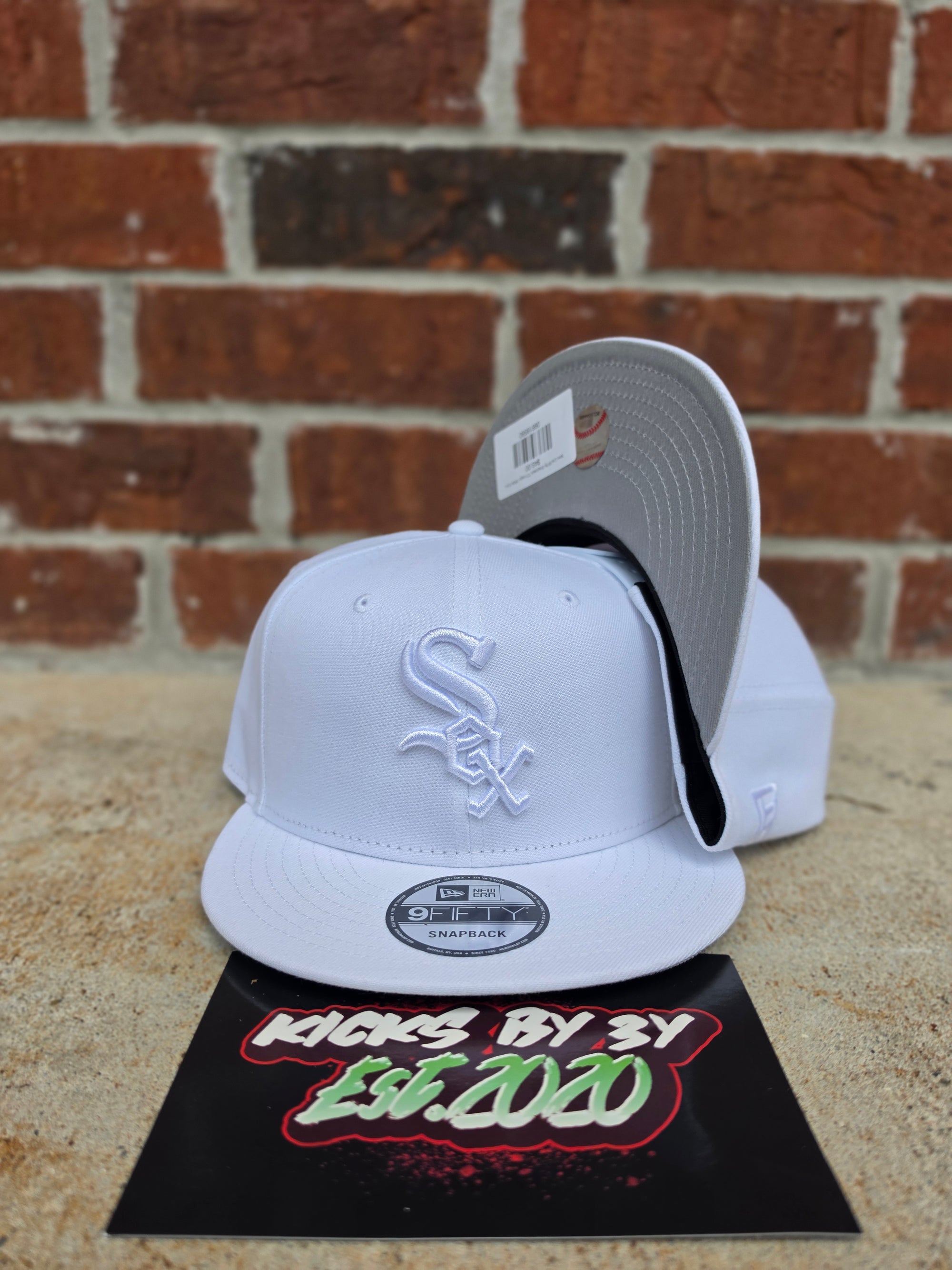 New Era 9Fifty Snapback "Chicago White Sox" TRIPLE WHITE 60440202