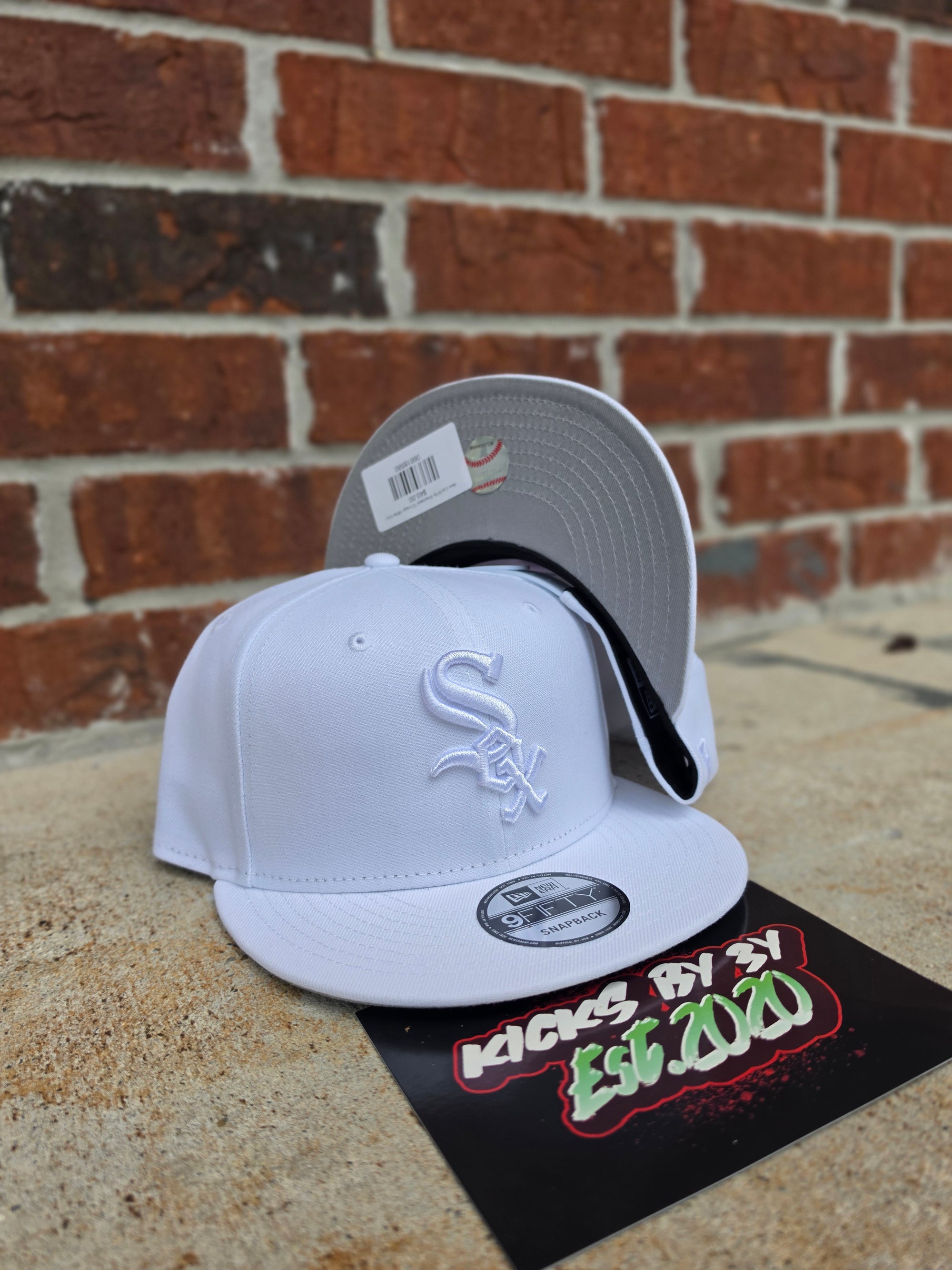 New Era 9Fifty Snapback "Chicago White Sox" TRIPLE WHITE 60440202