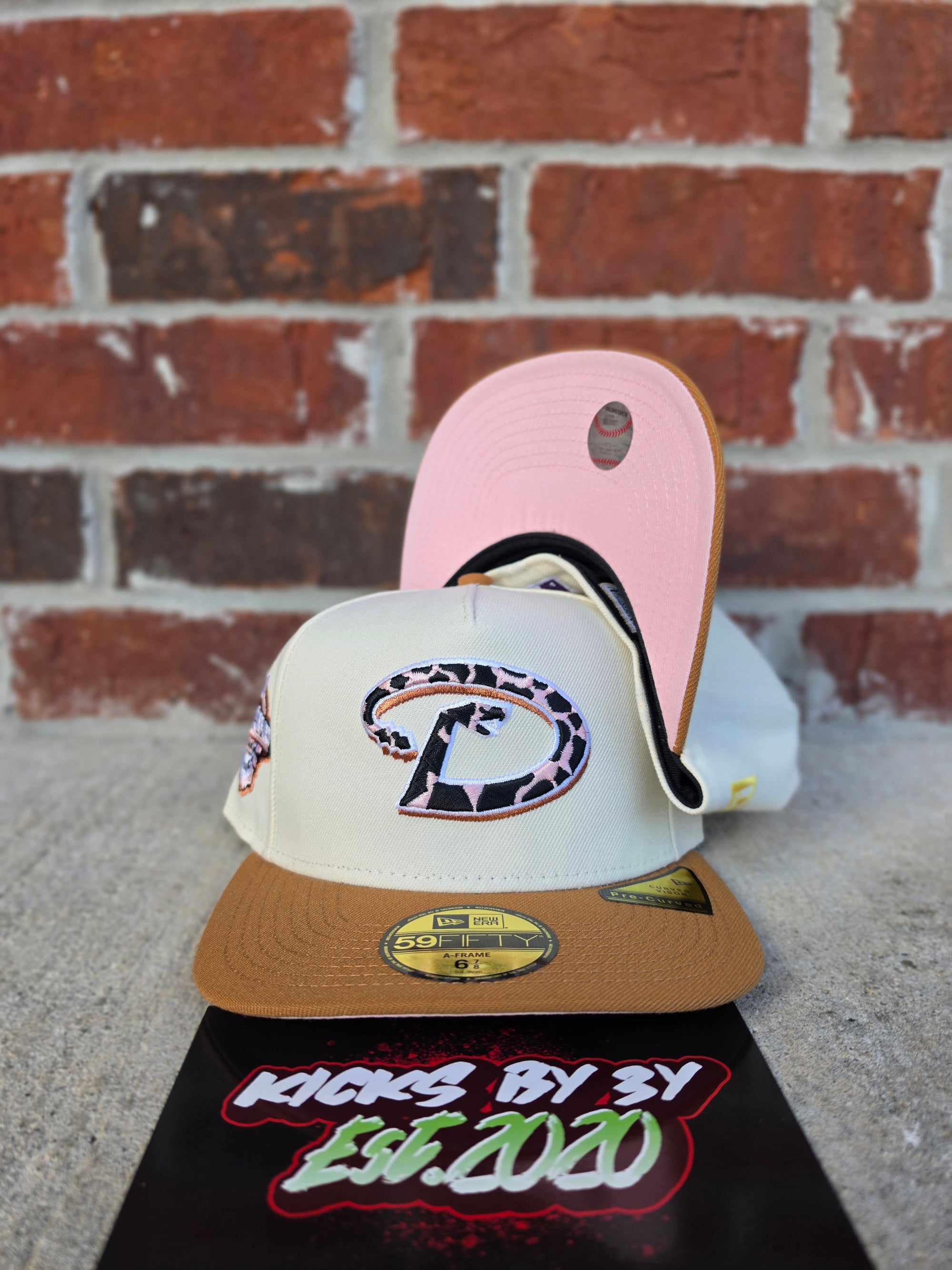 New Era 59Fifty Fitted A-Frame "Arizona Diamondbacks" 2001 World Series Pink Cheetah Print/ Cream