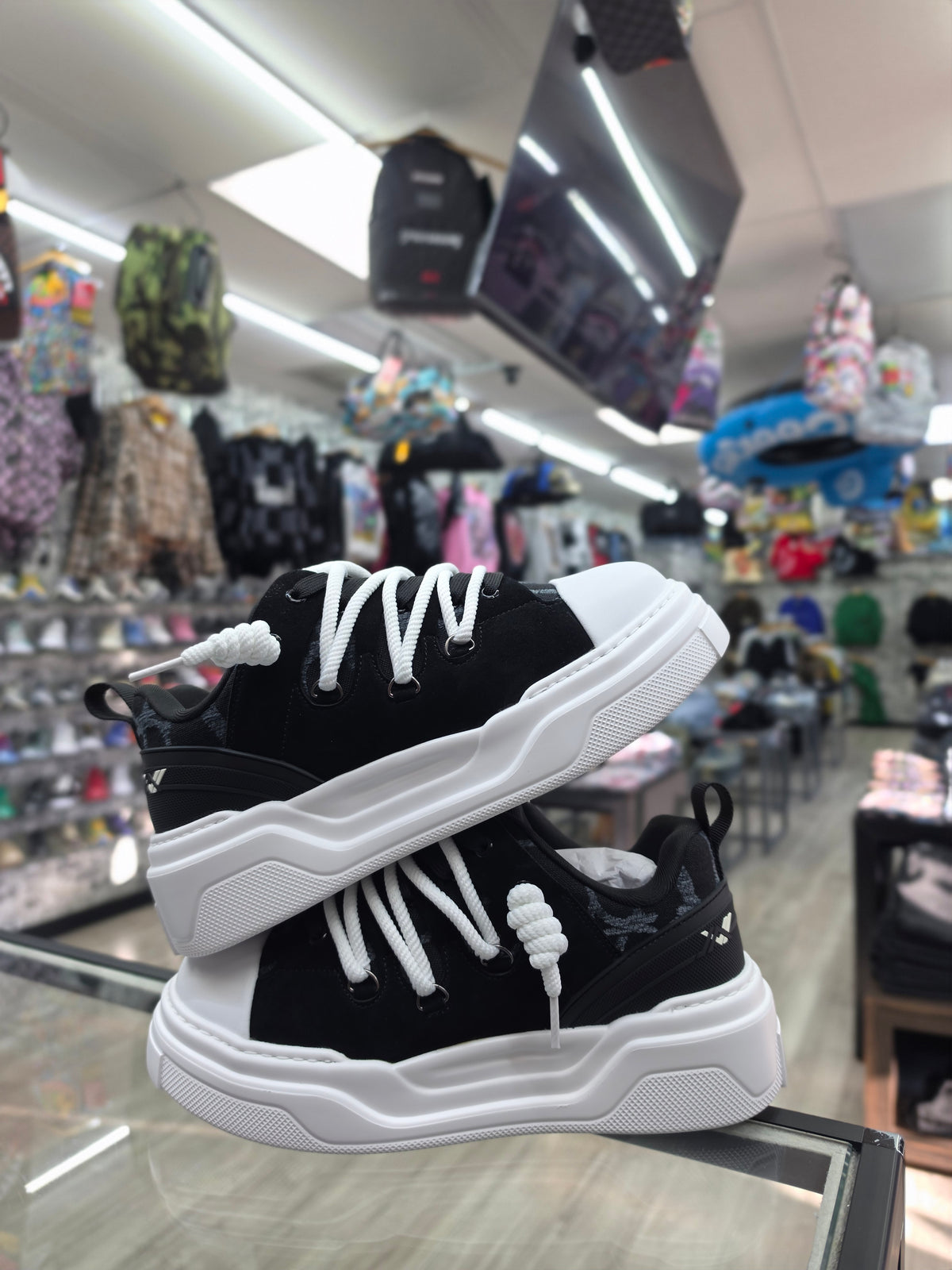Javi Lunar "Black/White"