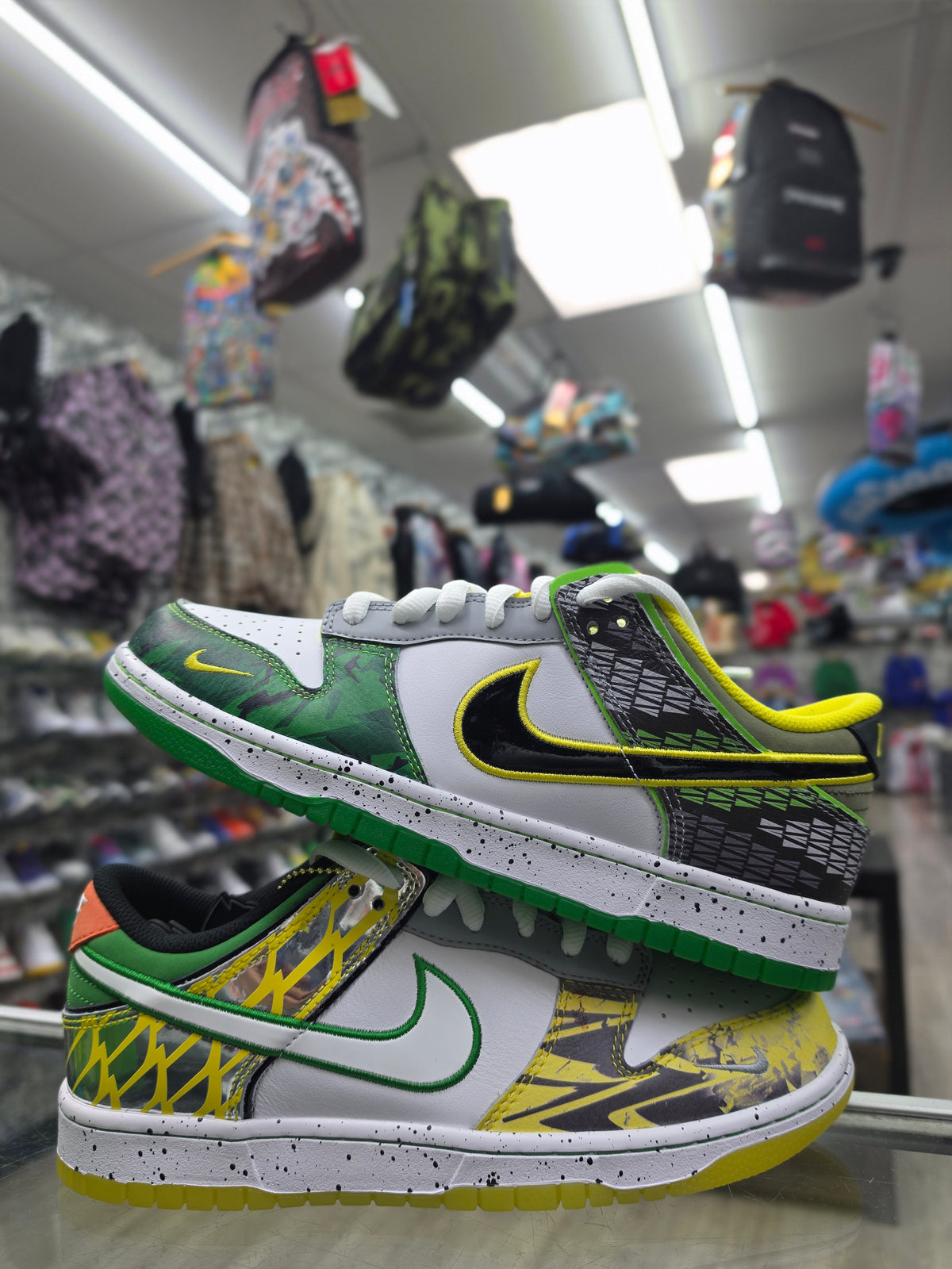 Nike Dunk Low "What the Duck Away University of Oregon PE" HV1484-100