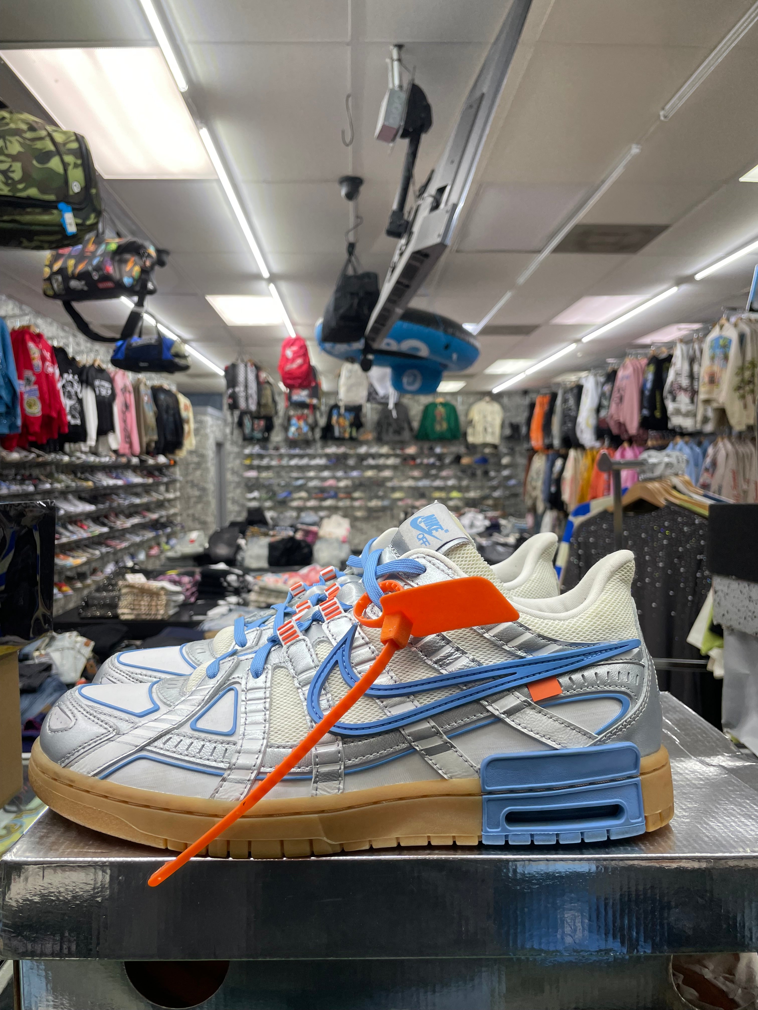 Nike Air Rubber Dunk “Off-White UNC” *Size 12 Preowned*