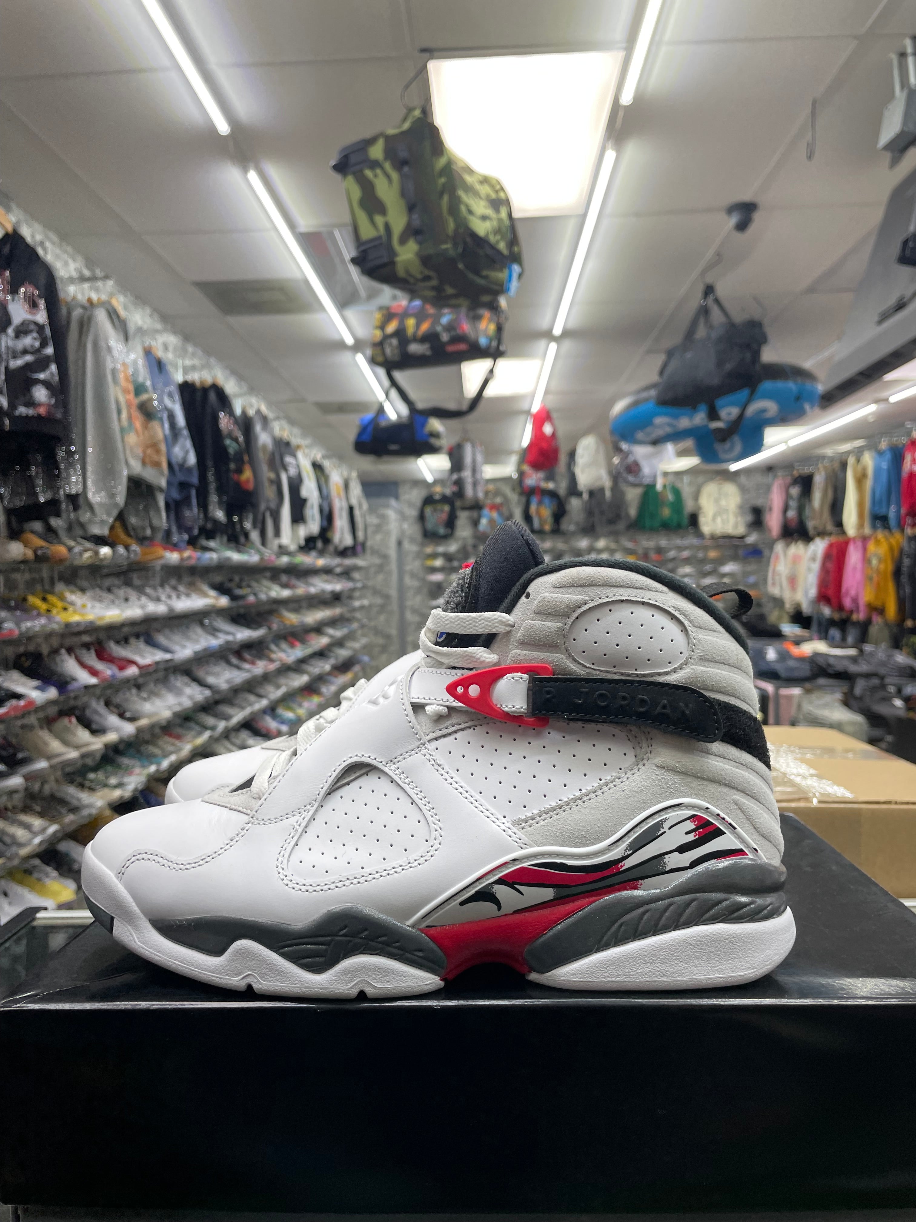 Air Jordan Retro 8 “Bugs Bunny” *Size 9 Preowned*