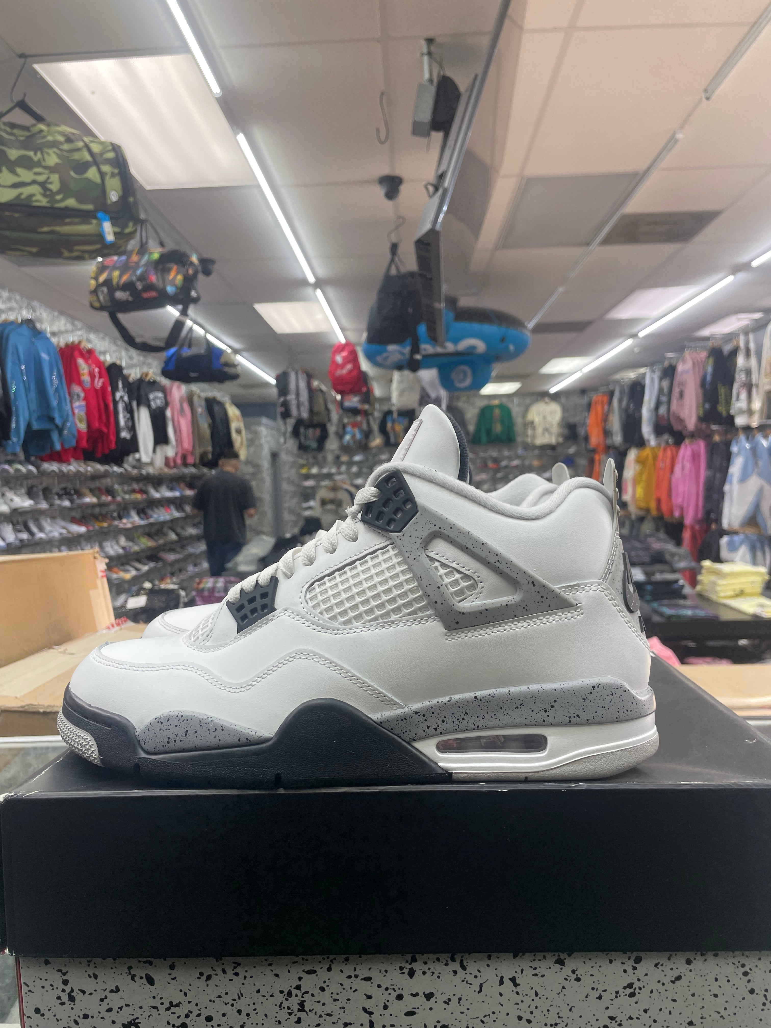 Air Jordan Retro 4 “White Cement” *Size 9 Preowned*