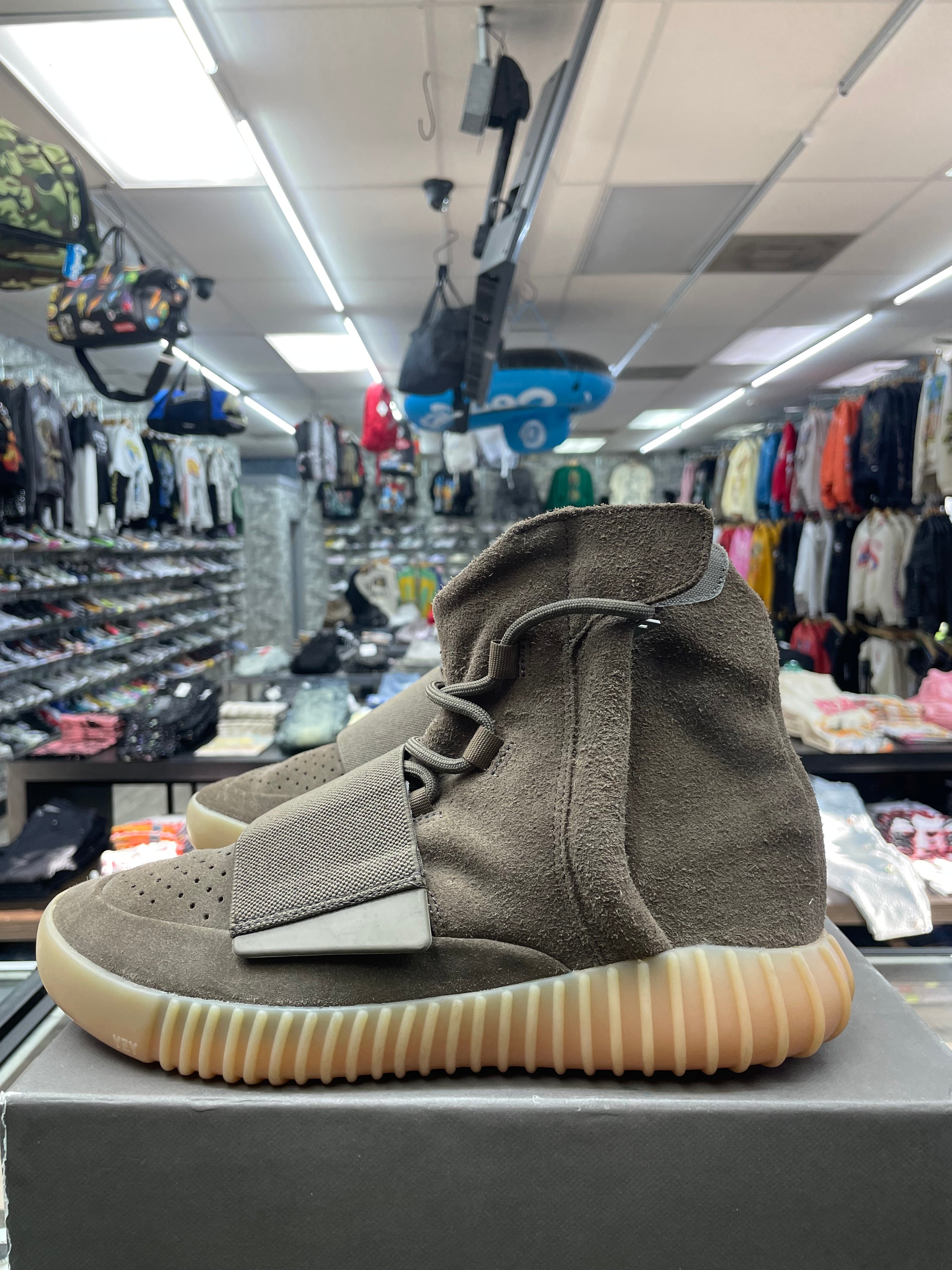 Yeezy Boost 750 “Chocolate” *Size 8 Preowned*
