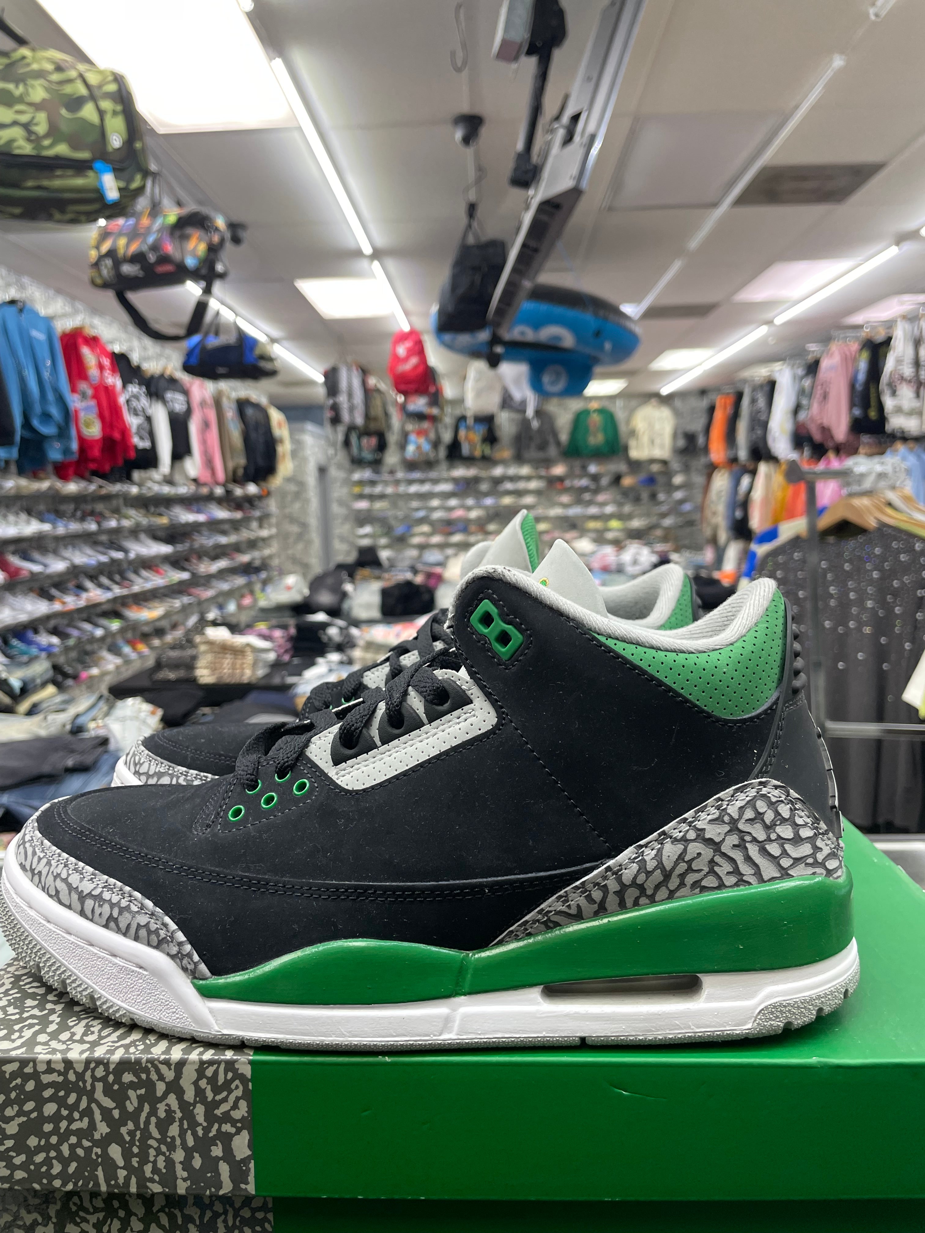 Air Jordan Retro 3 “Pine Green” *Size 9 Preowned*