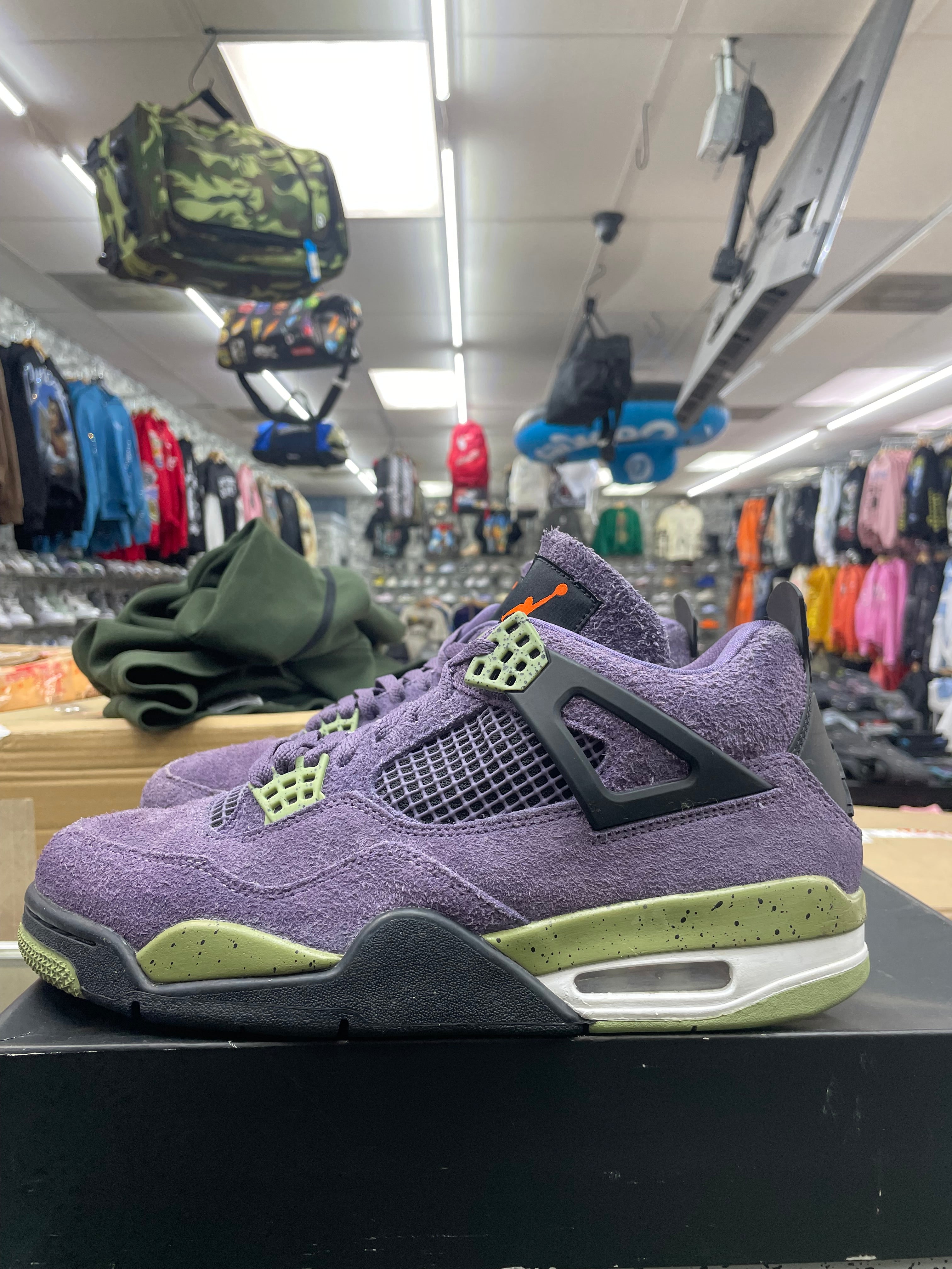 Air Jordan Retro 4 “Canyon Purple” *Size 10 Preowned*