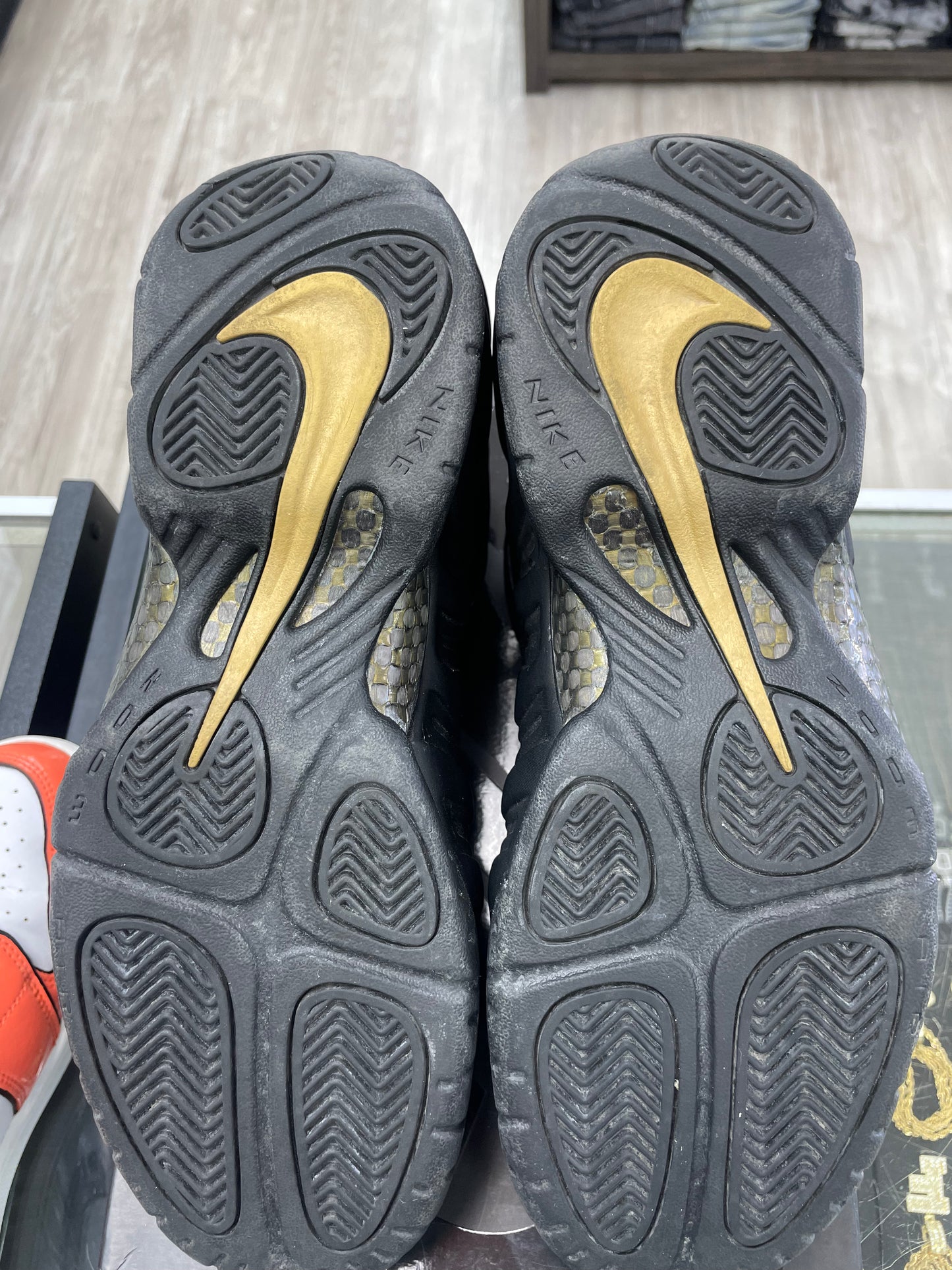 Air Nike Foamposite Pro "Black Metallic Gold" *Size 8.5 Preowned*
