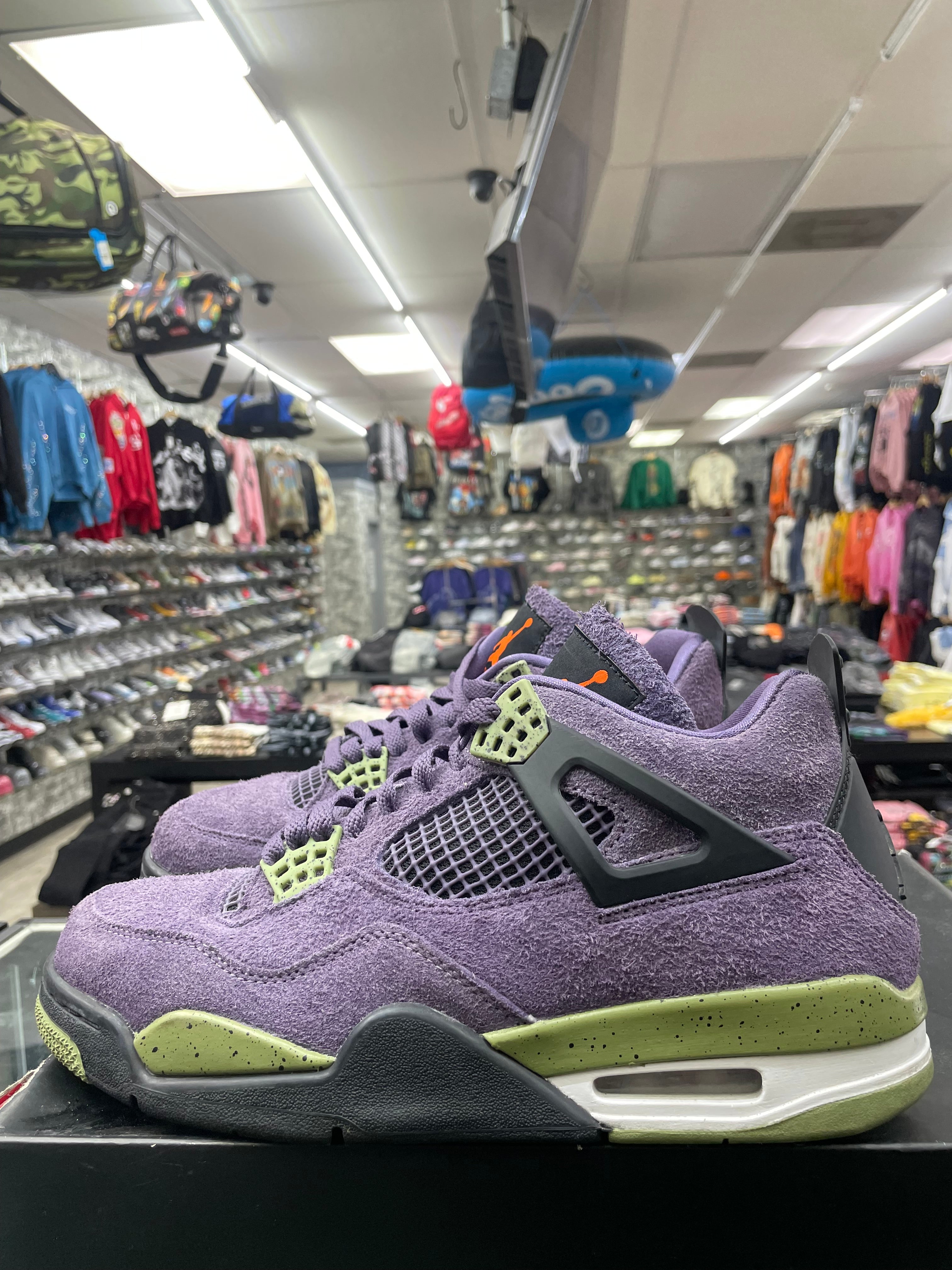 Air Jordan Retro 4 “Canyon Purple” *Size 9.5 Preowned*
