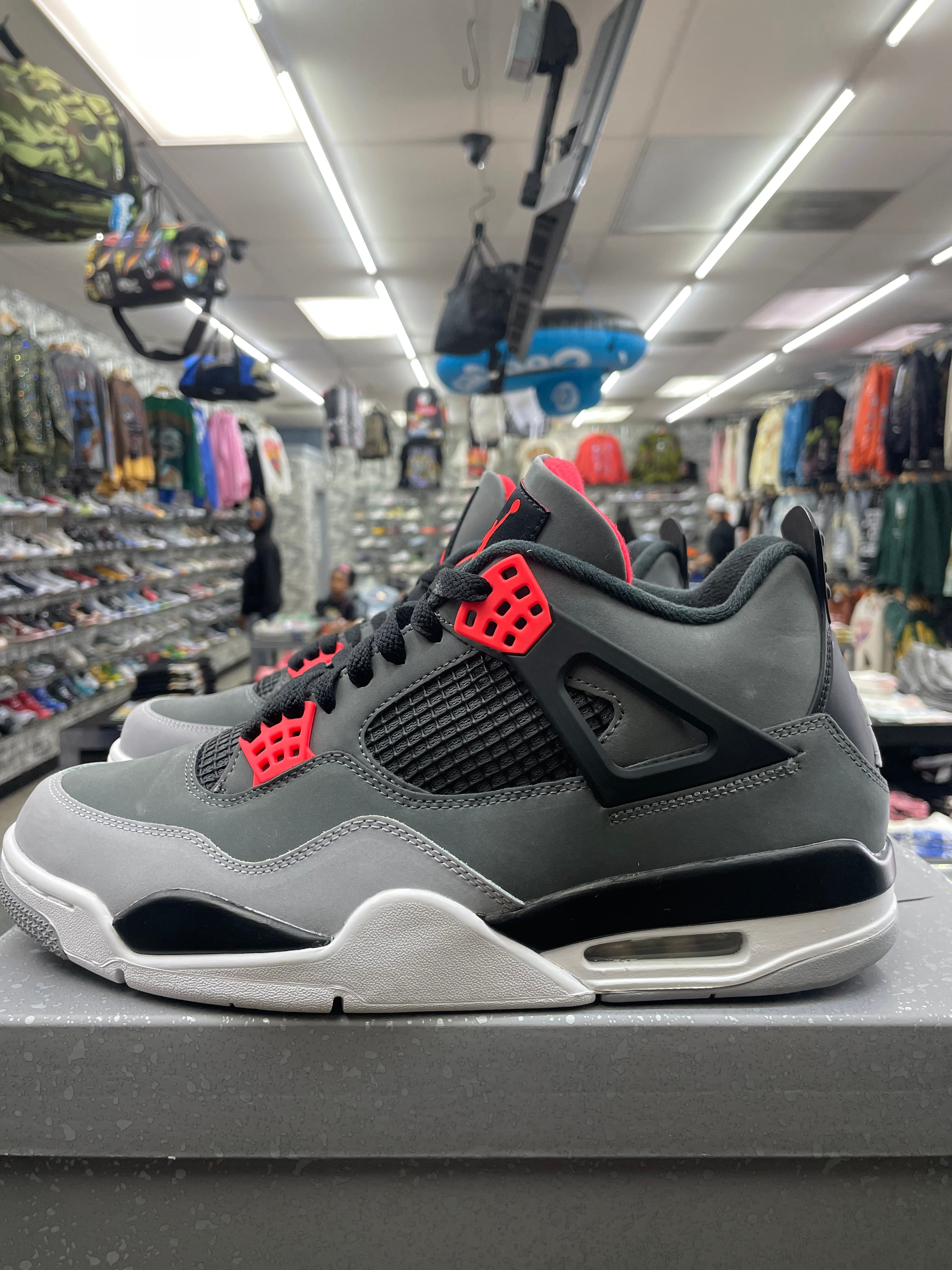 Air Jordan Retro 4 "Infared *Size 11 Preowned*