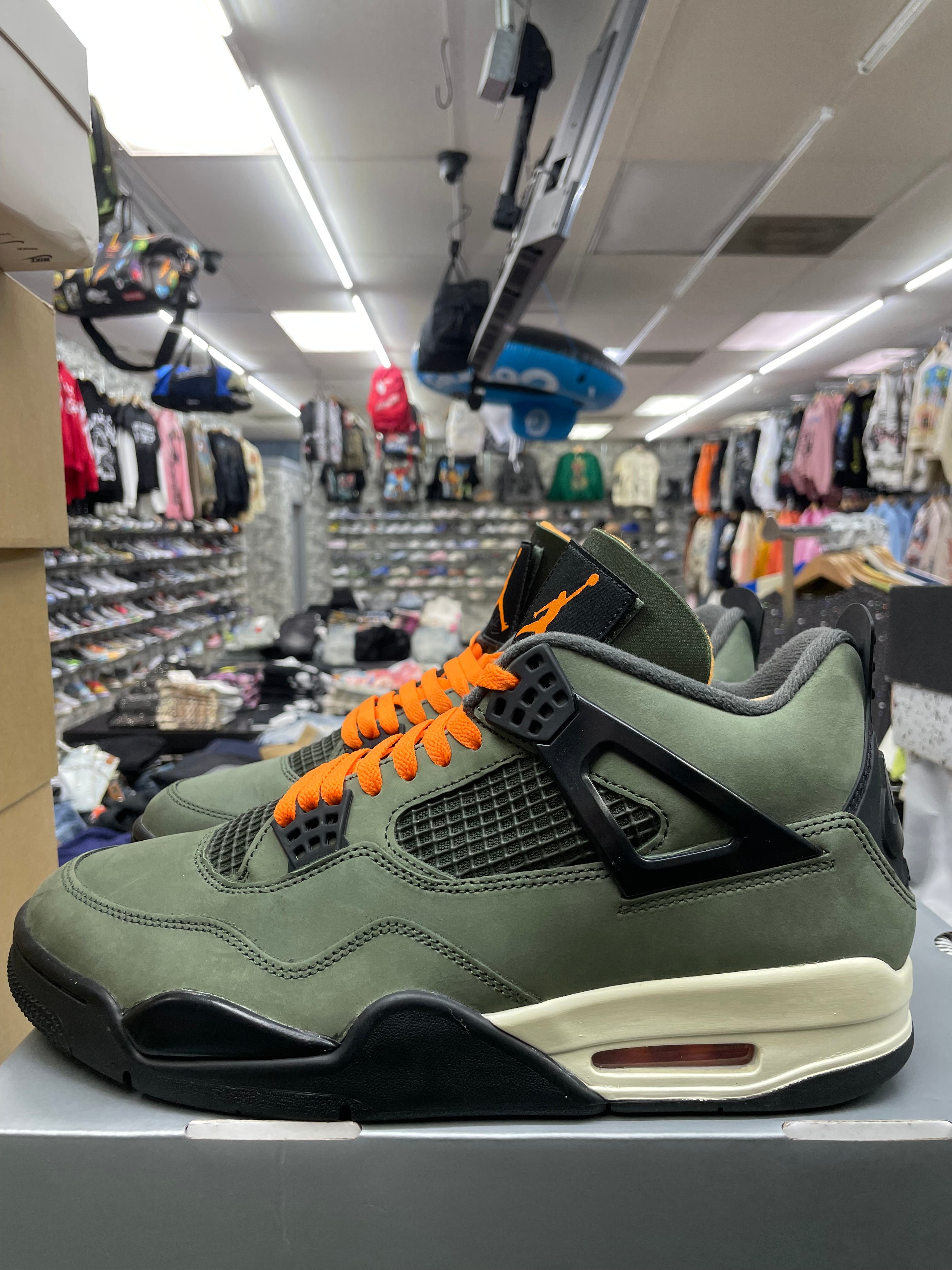 Air Jordan Retro 4 “Undefeated” *Size 11 Preowned*