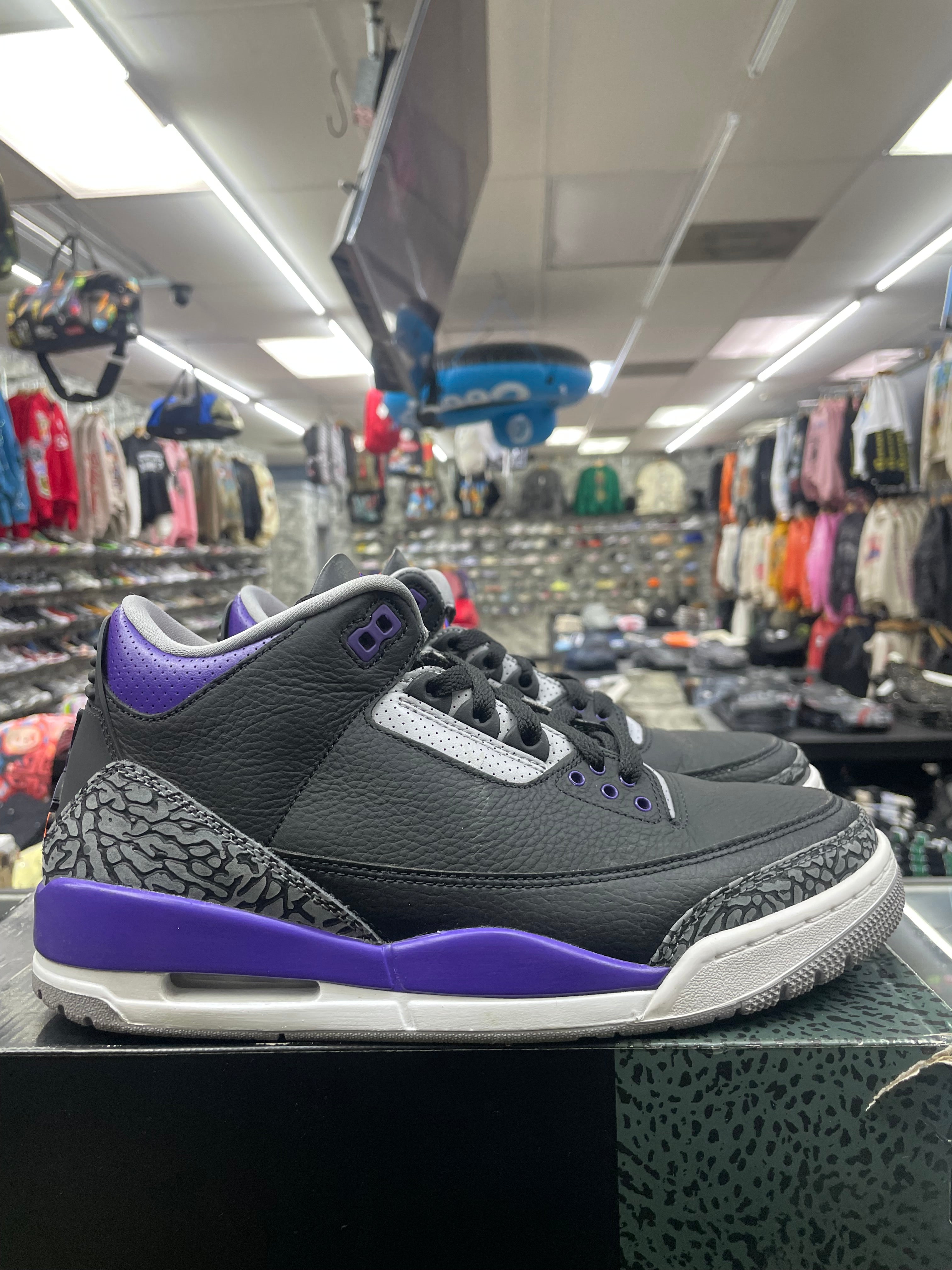 Air Jordan Retro 3 “Black Court Purple” *Size 9 Preowned*