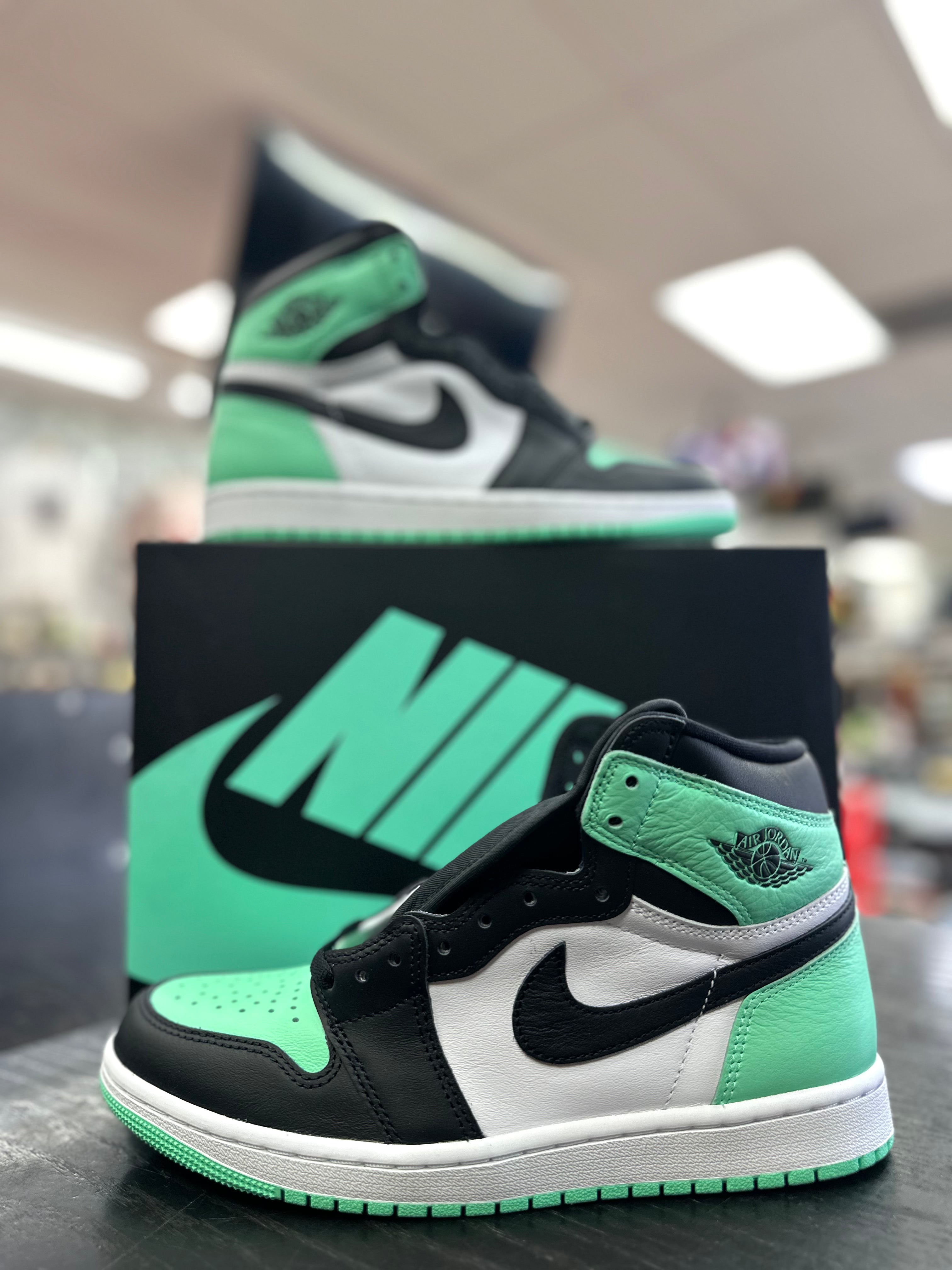 Air Jordan 1 "Green Glow"