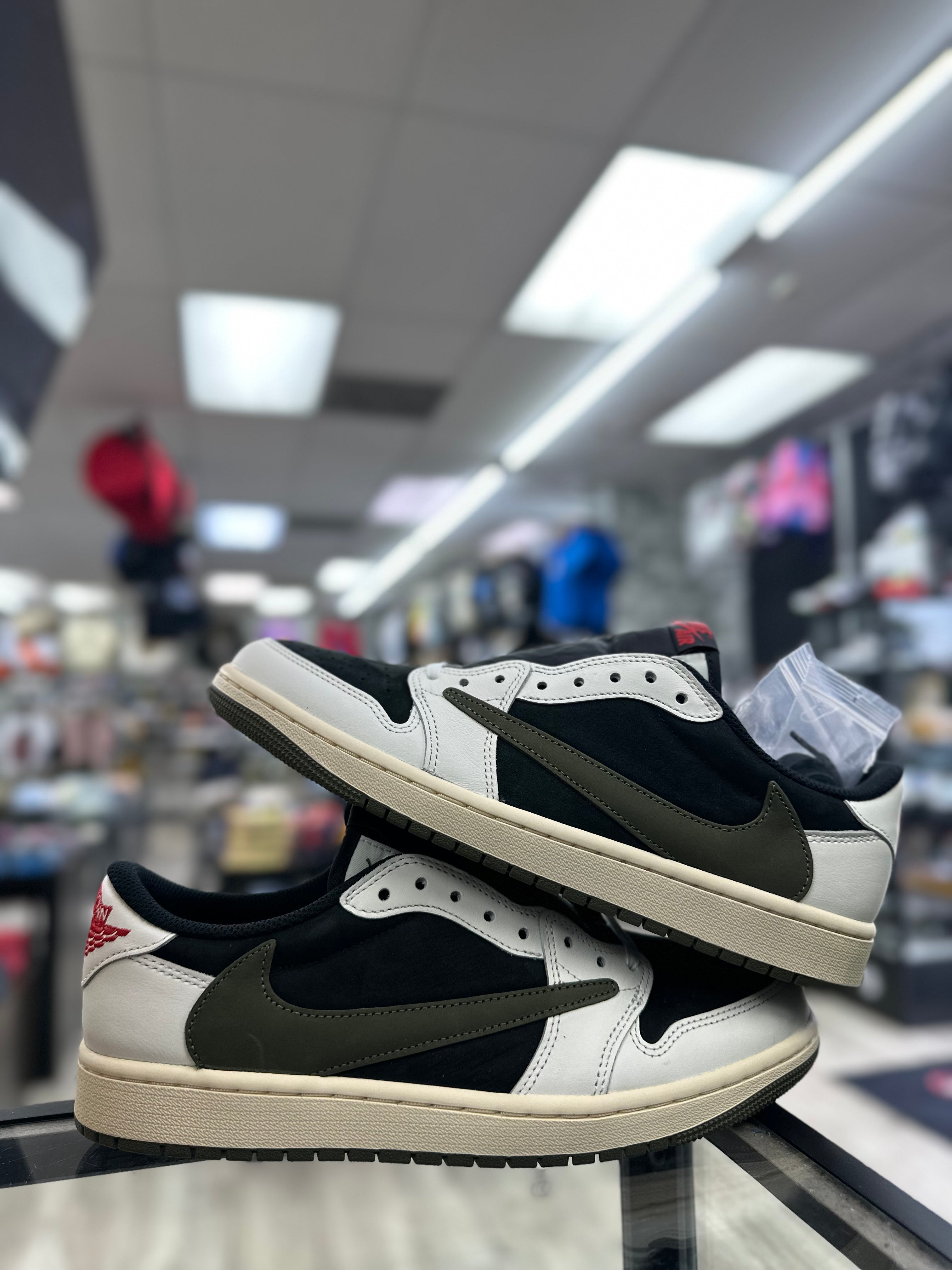 Air Jordan 1 Low "Travis Scott Olive" (WMNS)