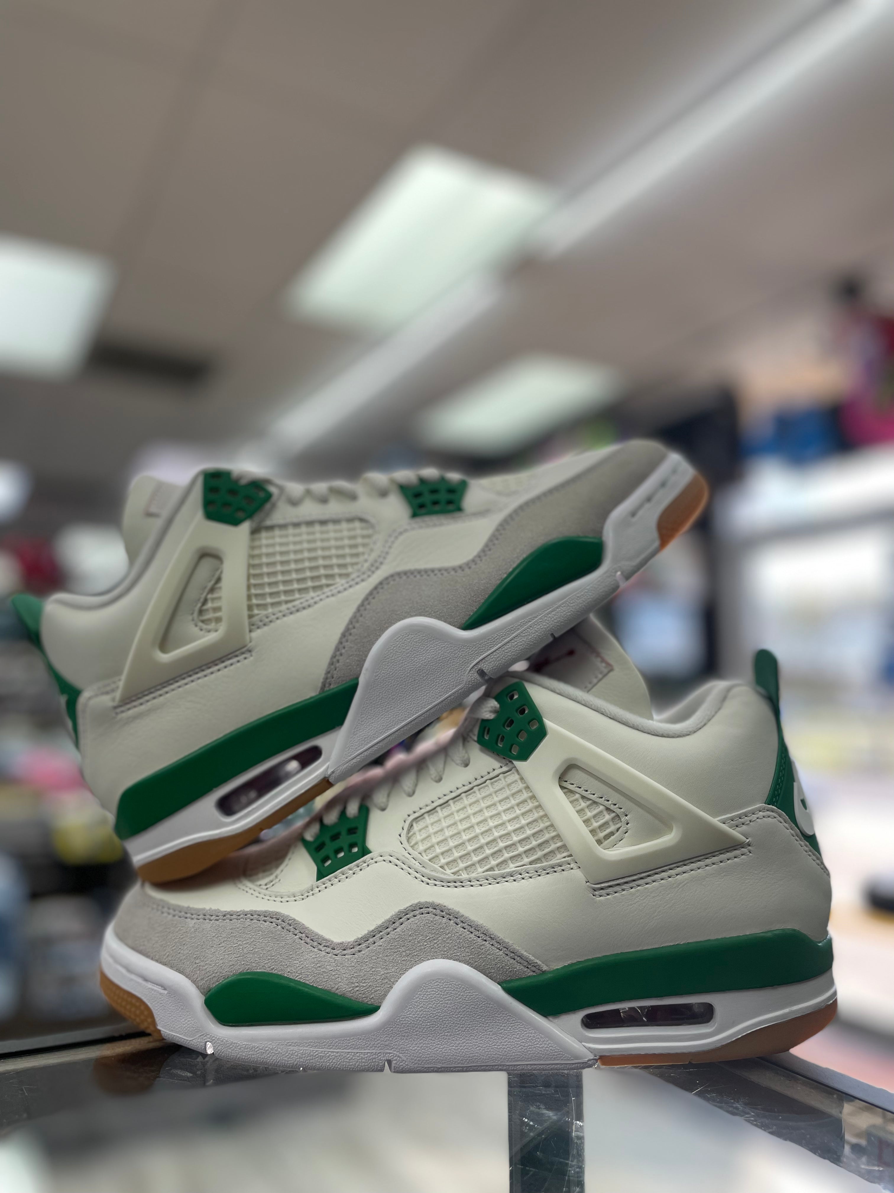 Air Jordan Retro 4 SB “Pine Green”