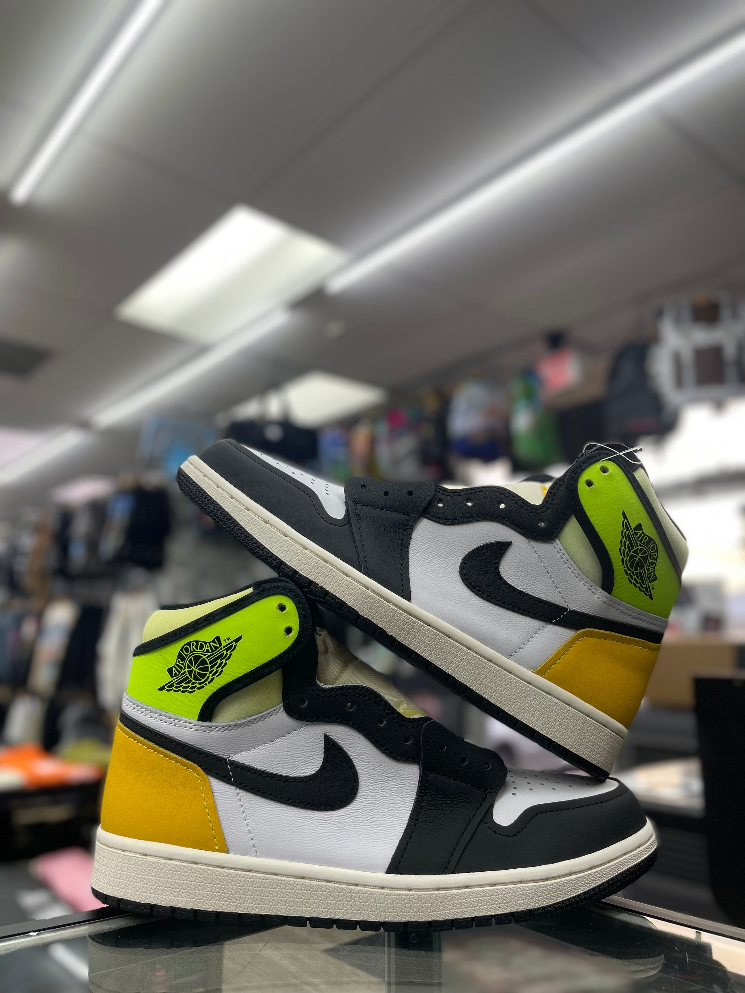 Air Jordan 1 “White Black Volt University Gold” (555088-118)