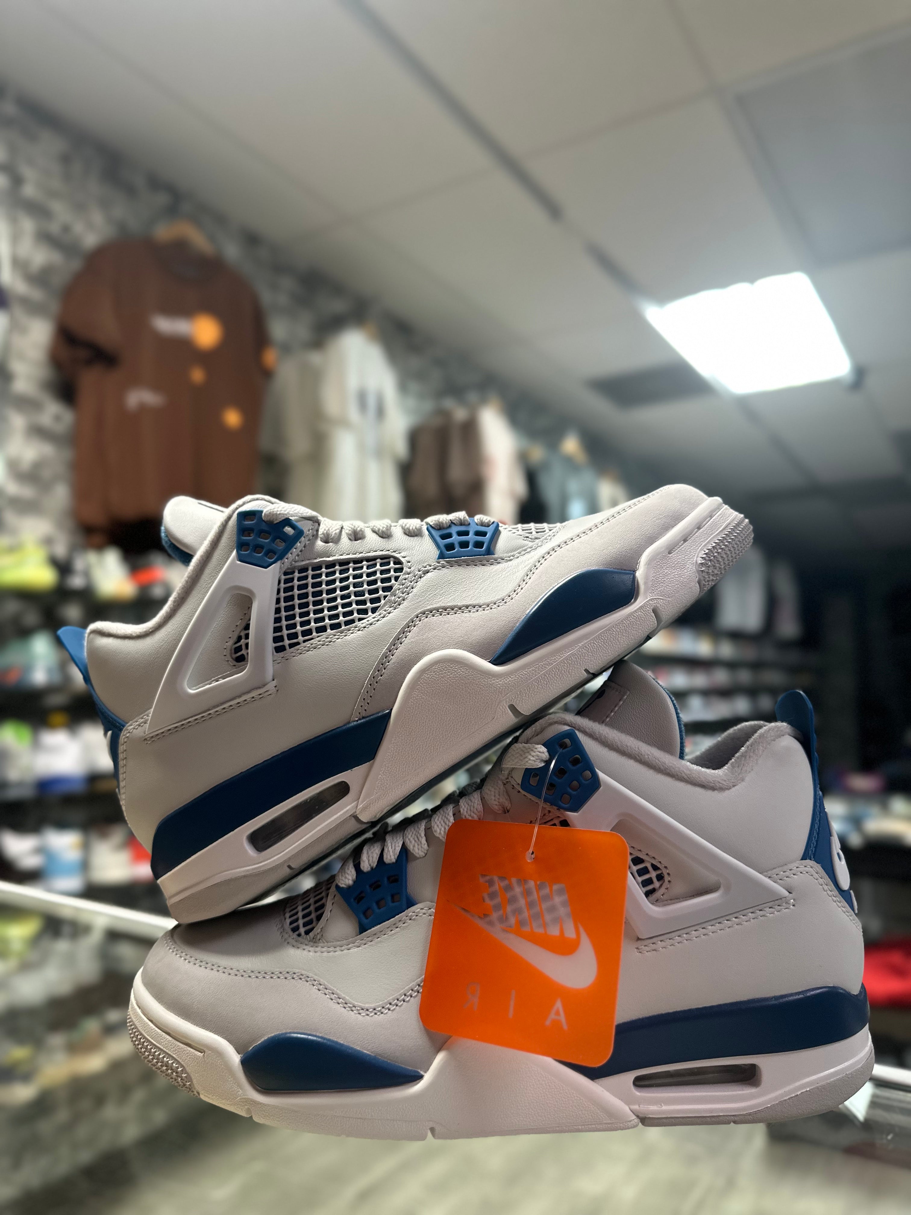 Air Jordan Retro 4 "Military Blue"