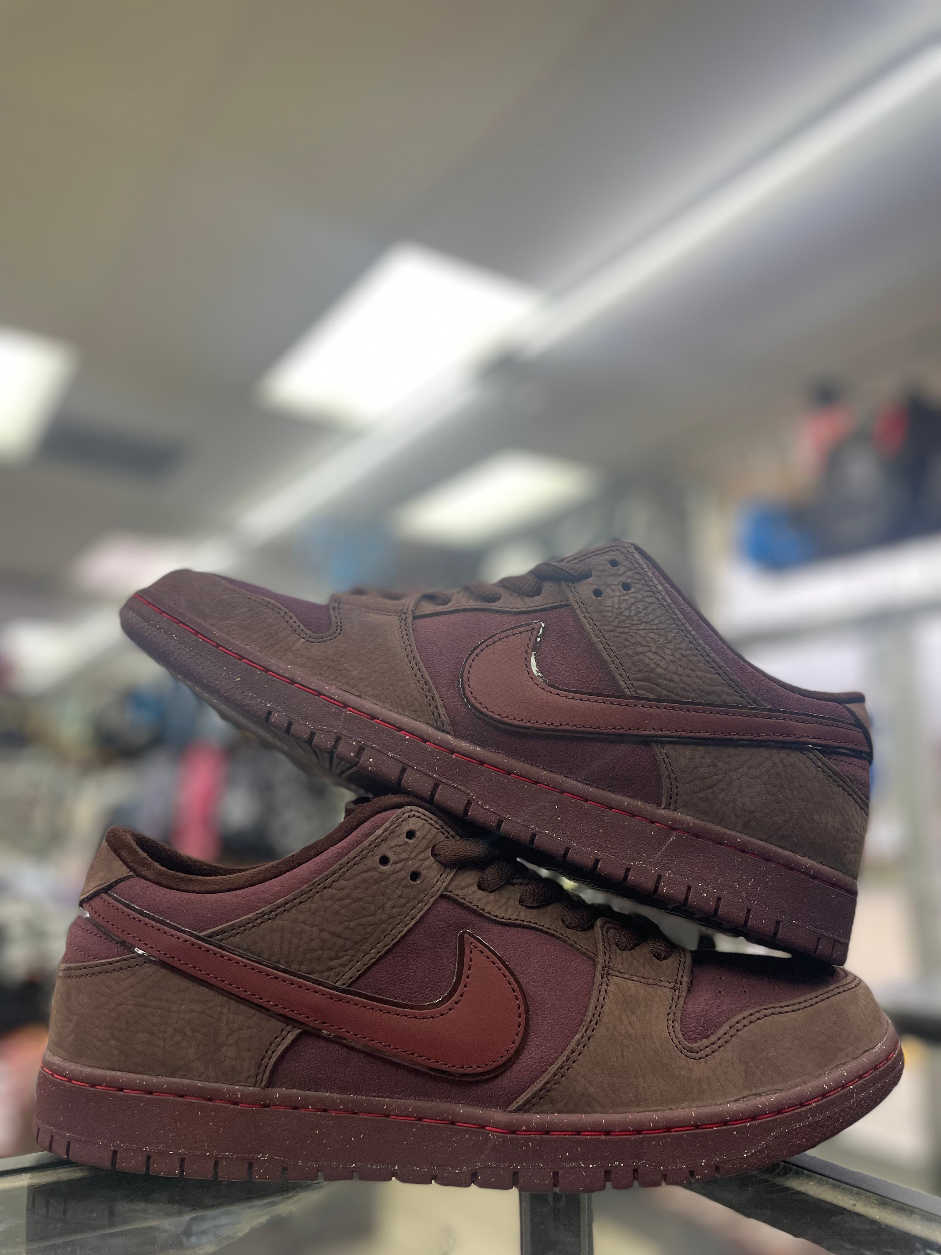 Nike SB Dunk Low “City Of Love Burgundy”