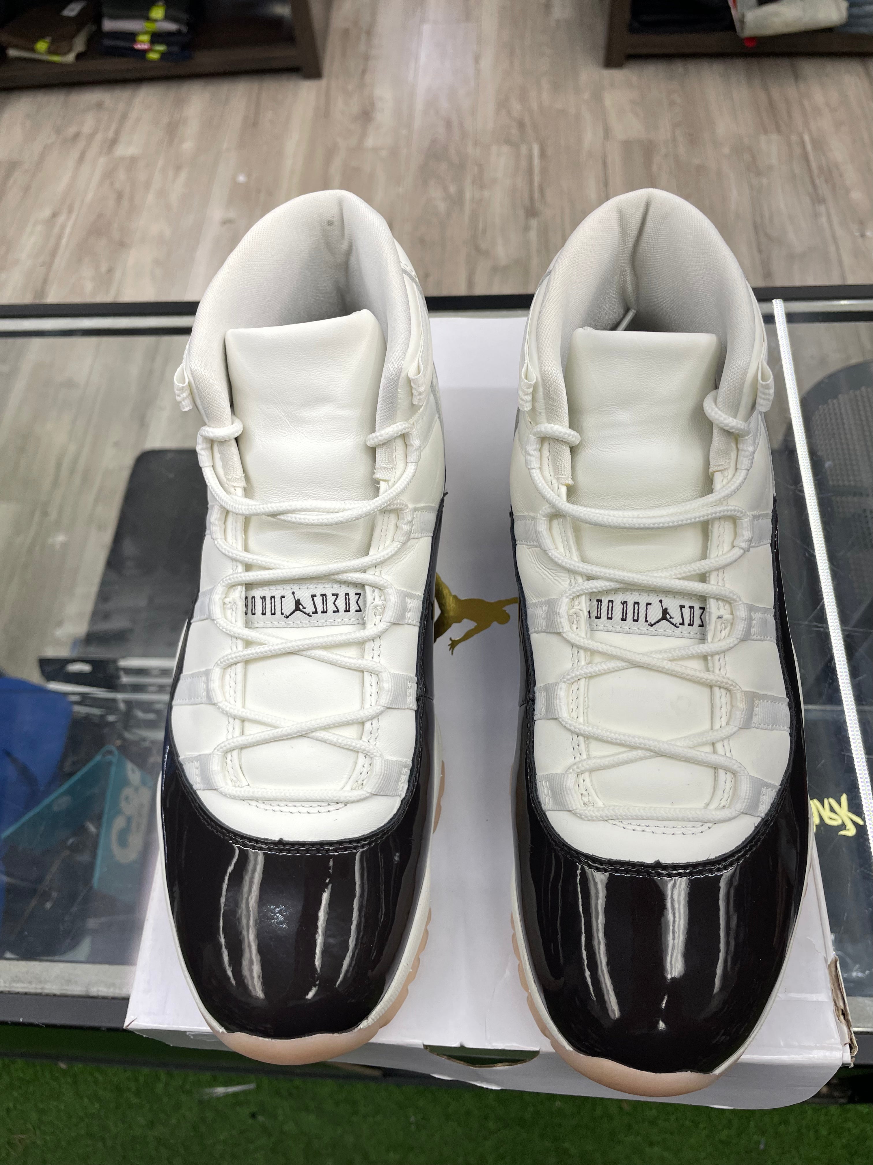 Air Jordan Retro 11 “Neapolitan” *Size 10.5 Preowned* (AR0715-101)