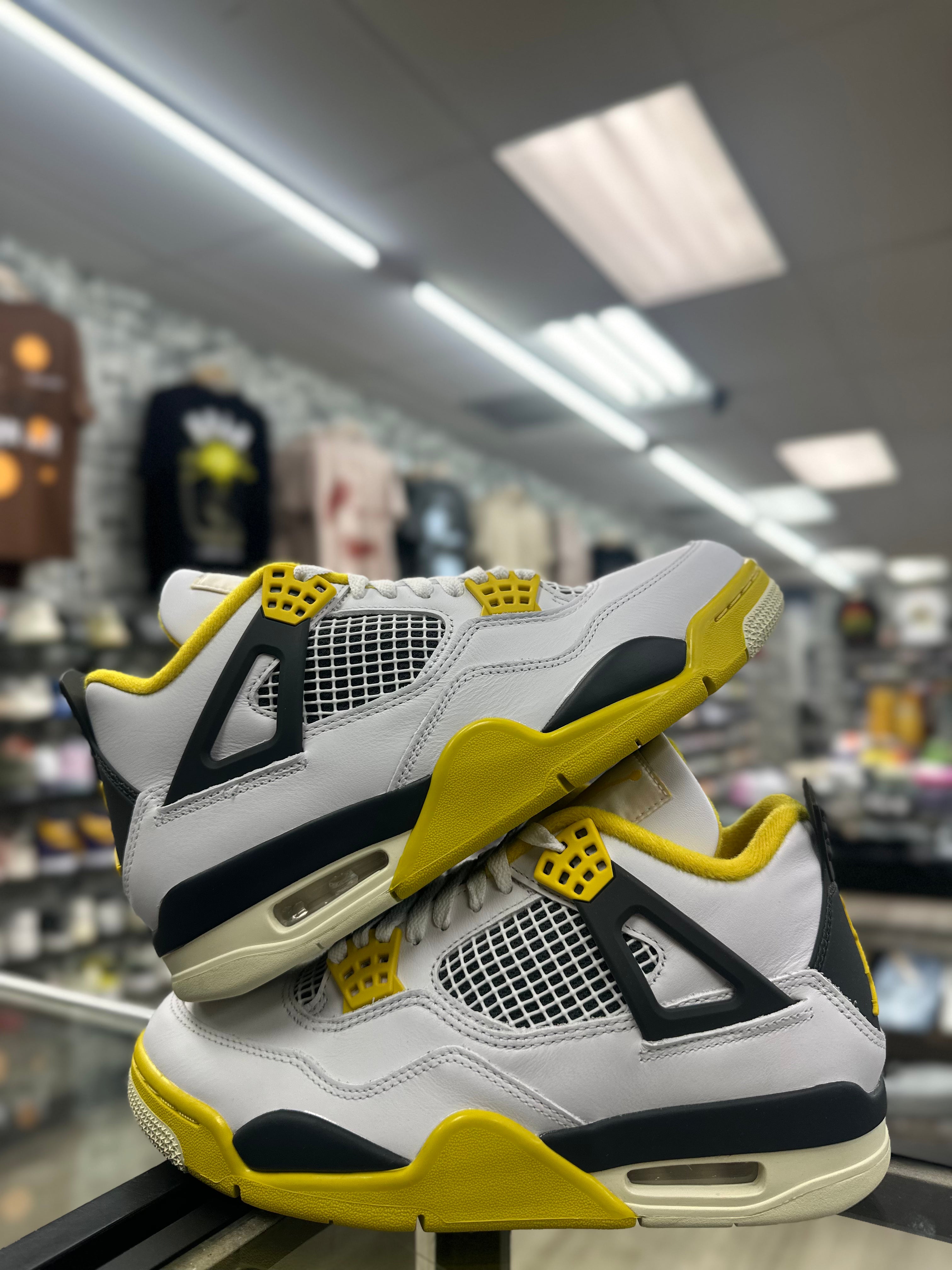 Air Jordan Retro 4 "Vivid Sulfur"