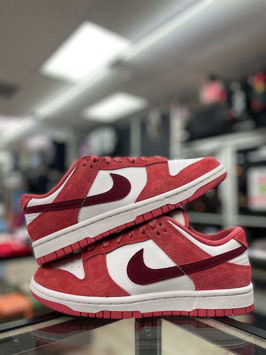 Nike Dunk Low “Valentines Day” (Red)