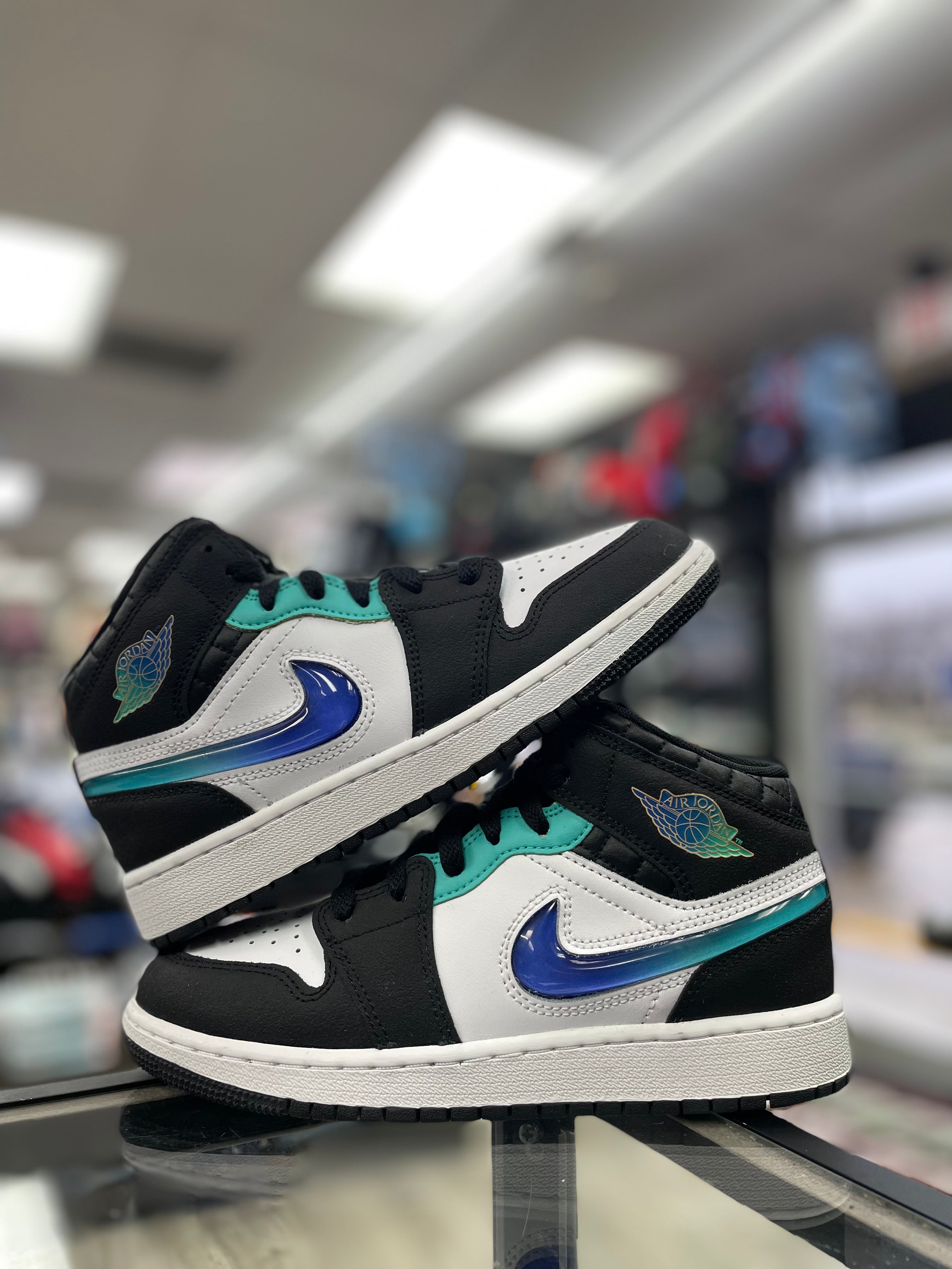 Air Jordan 1 "Black Hyper Jade" (GS)