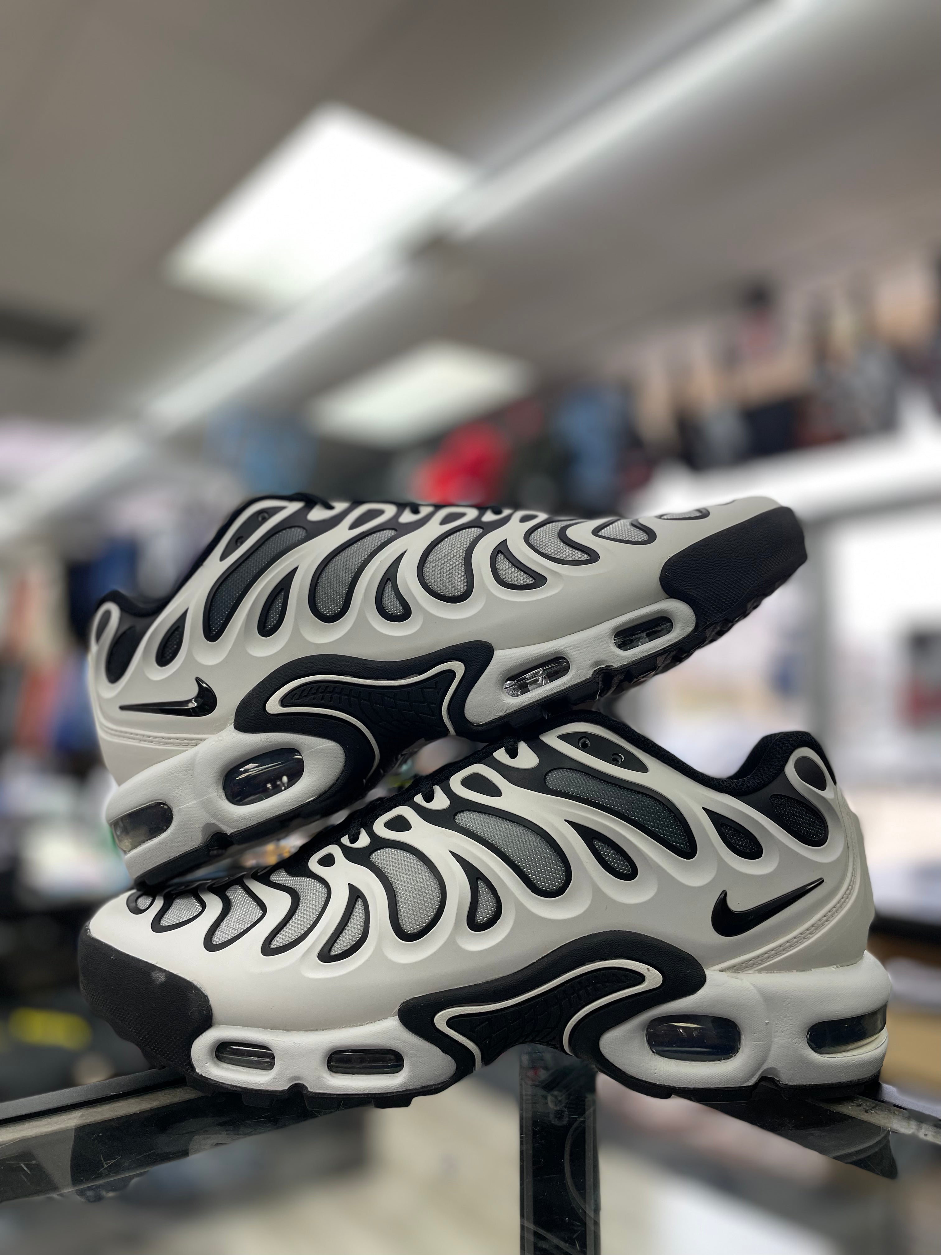 Nike Air Max Plus “White Black Metallic Silver” (Men)