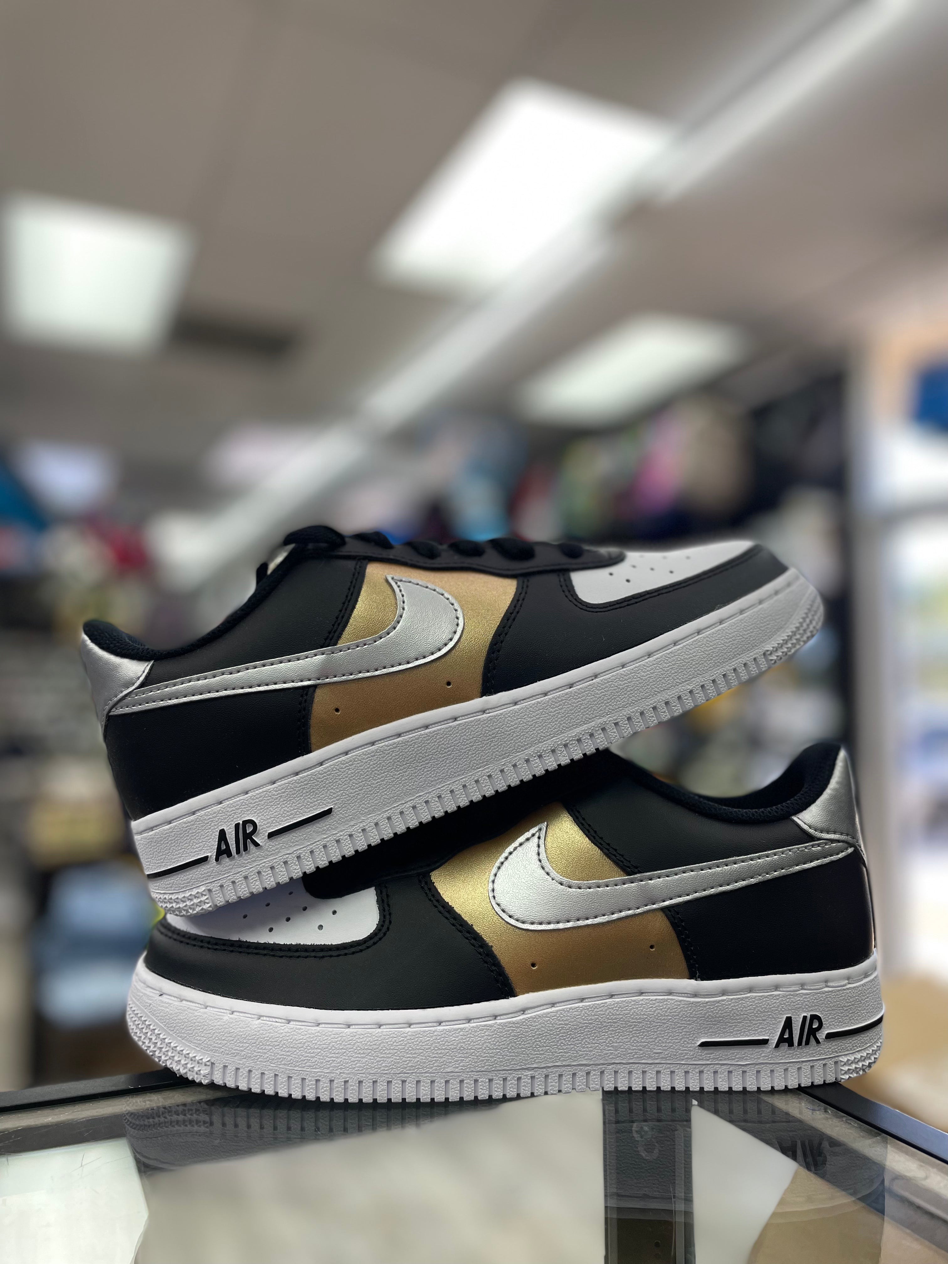 Nike air force 1 zwart lak on sale